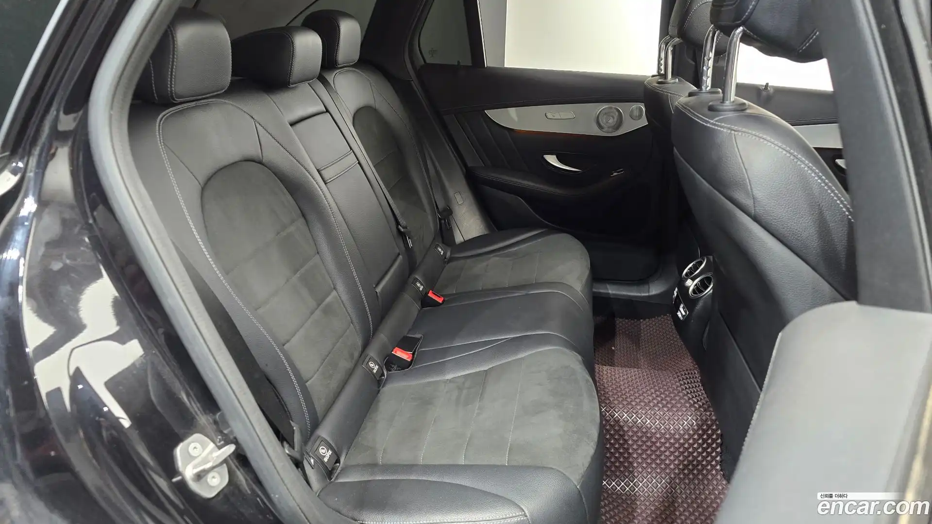 GLC-Class Mercedes-Benz 2019.11-OPTION-015