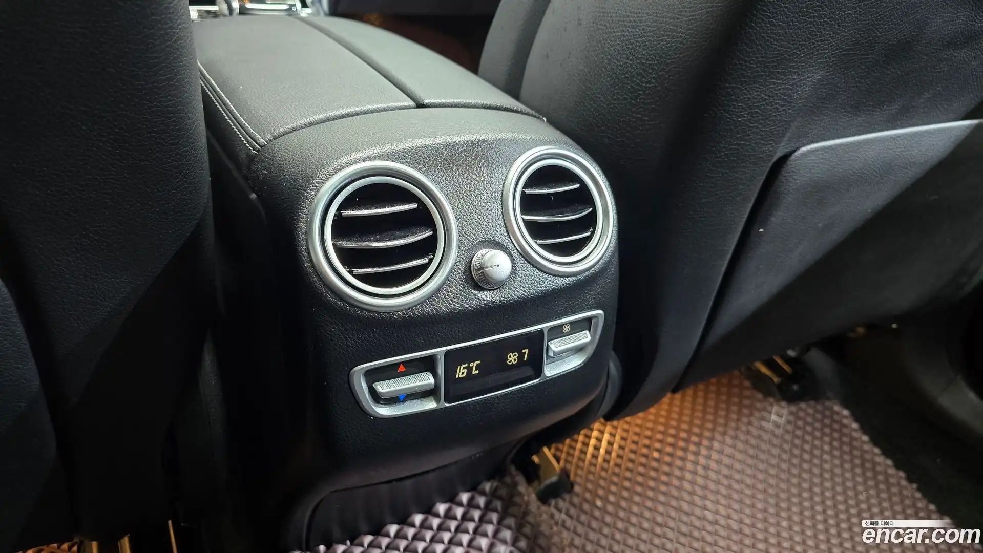 GLC-Class Mercedes-Benz 2019.11-OPTION-046