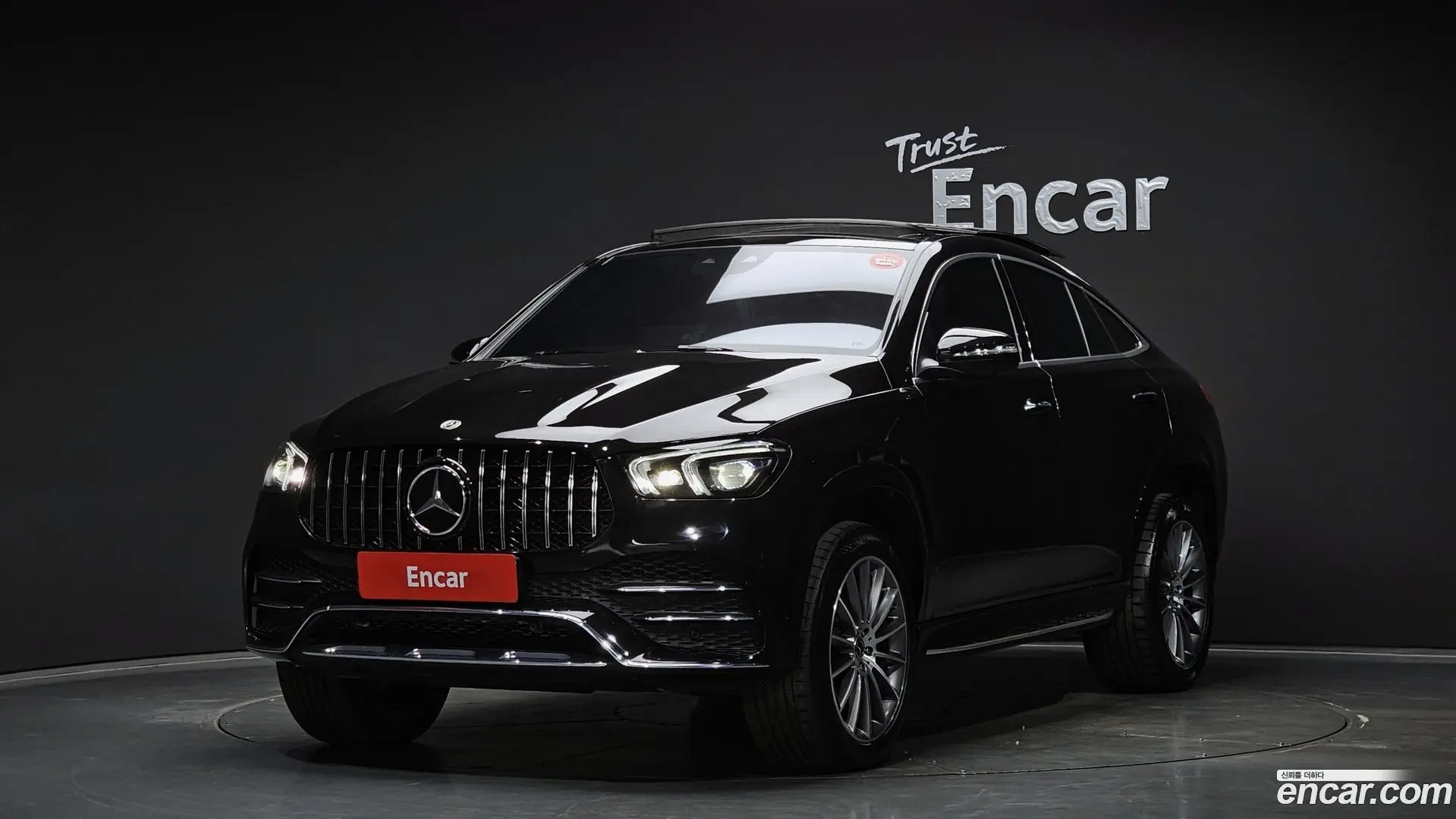 Main__Slider__Photo:GLE-Class Mercedes-Benz 2023.7-0