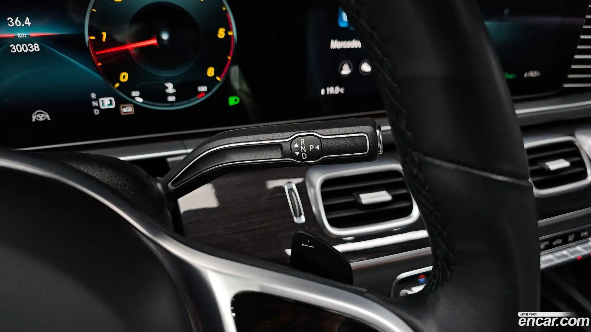 GLE-Class Mercedes-Benz 2023.7-INNER-009