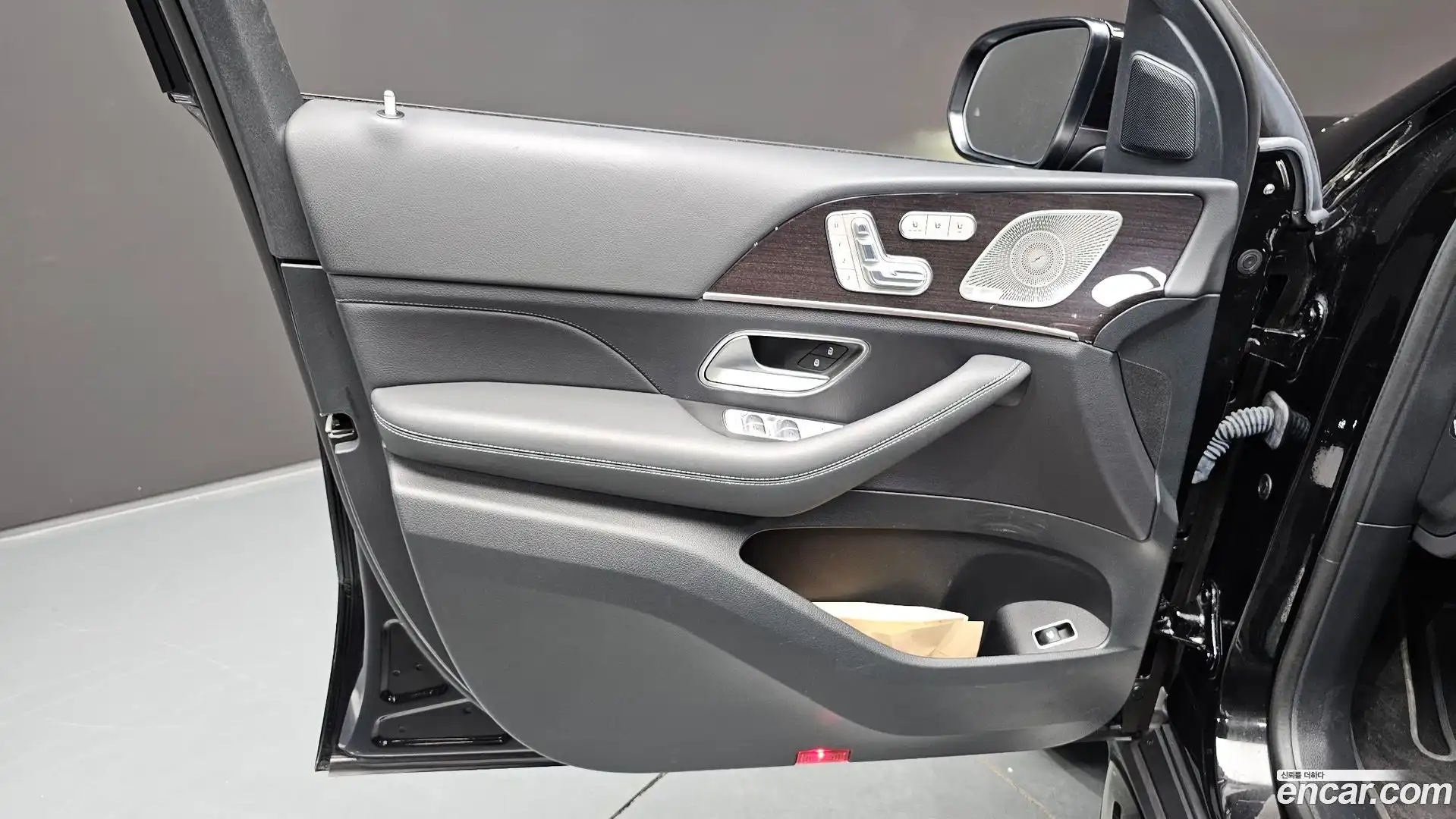 GLE-Class Mercedes-Benz 2023.7-INNER-034