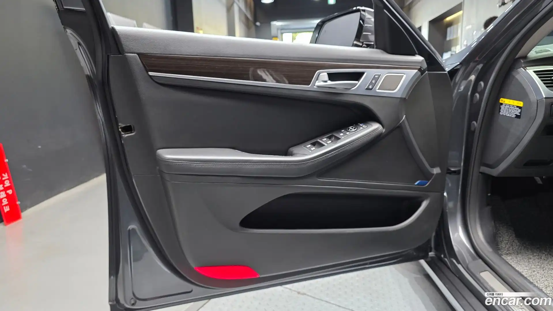 G80 Genesis 2016.8-INNER-034