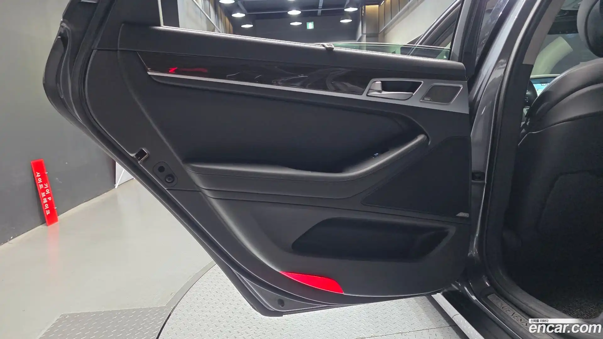 G80 Genesis 2016.8-INNER-035