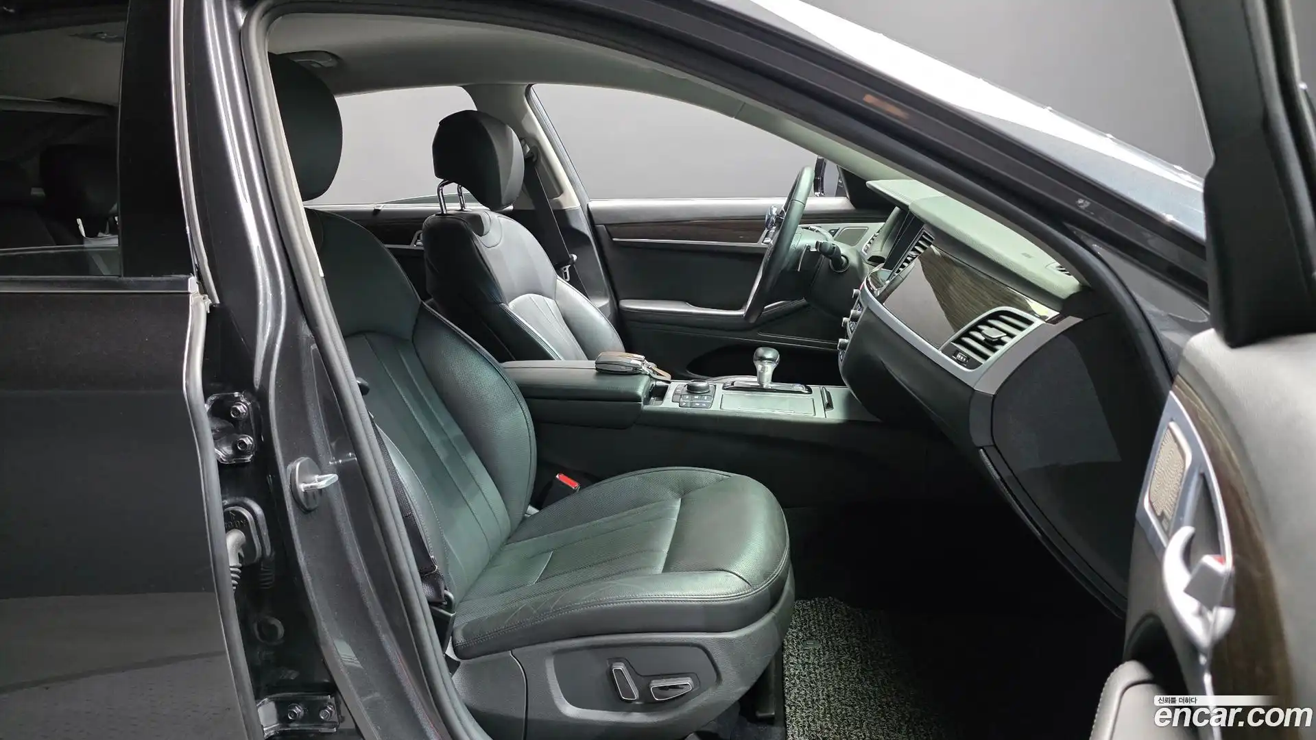 G80 Genesis 2016.8-INNER-036