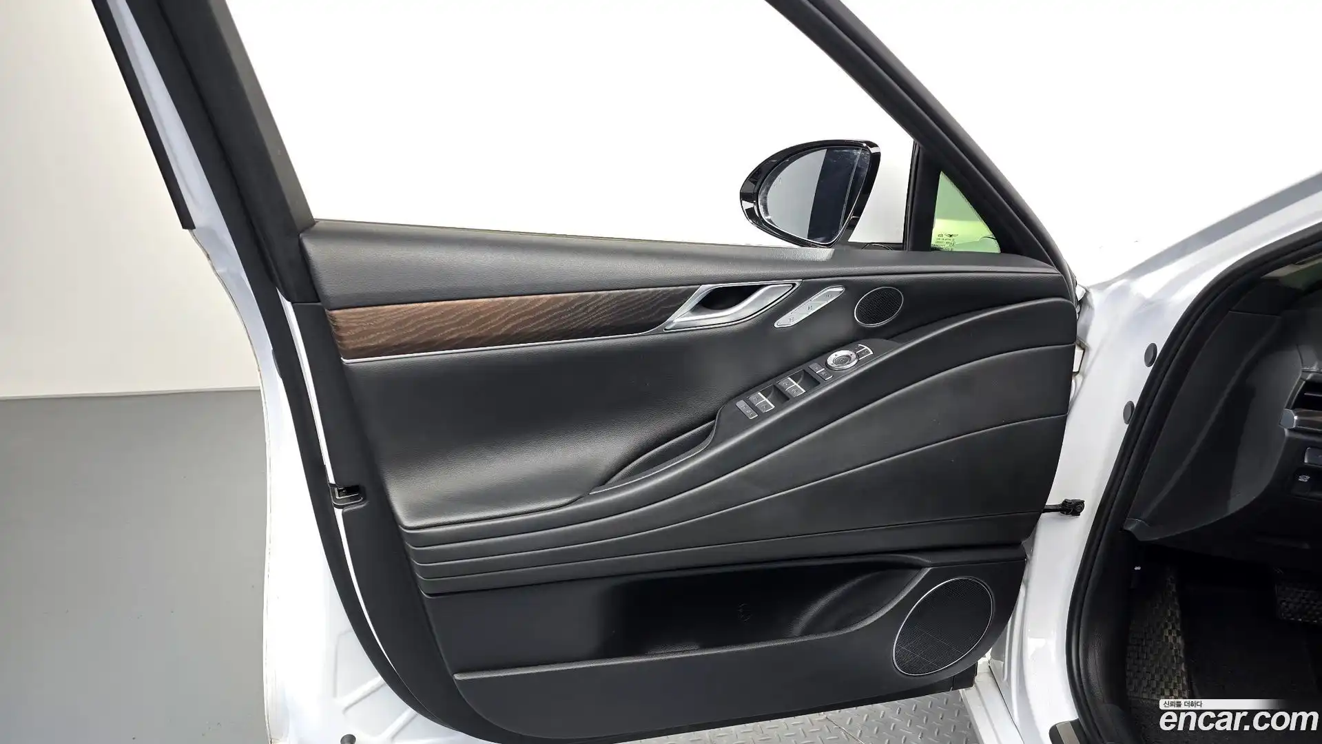 G80 Genesis 2020.4-INNER-034