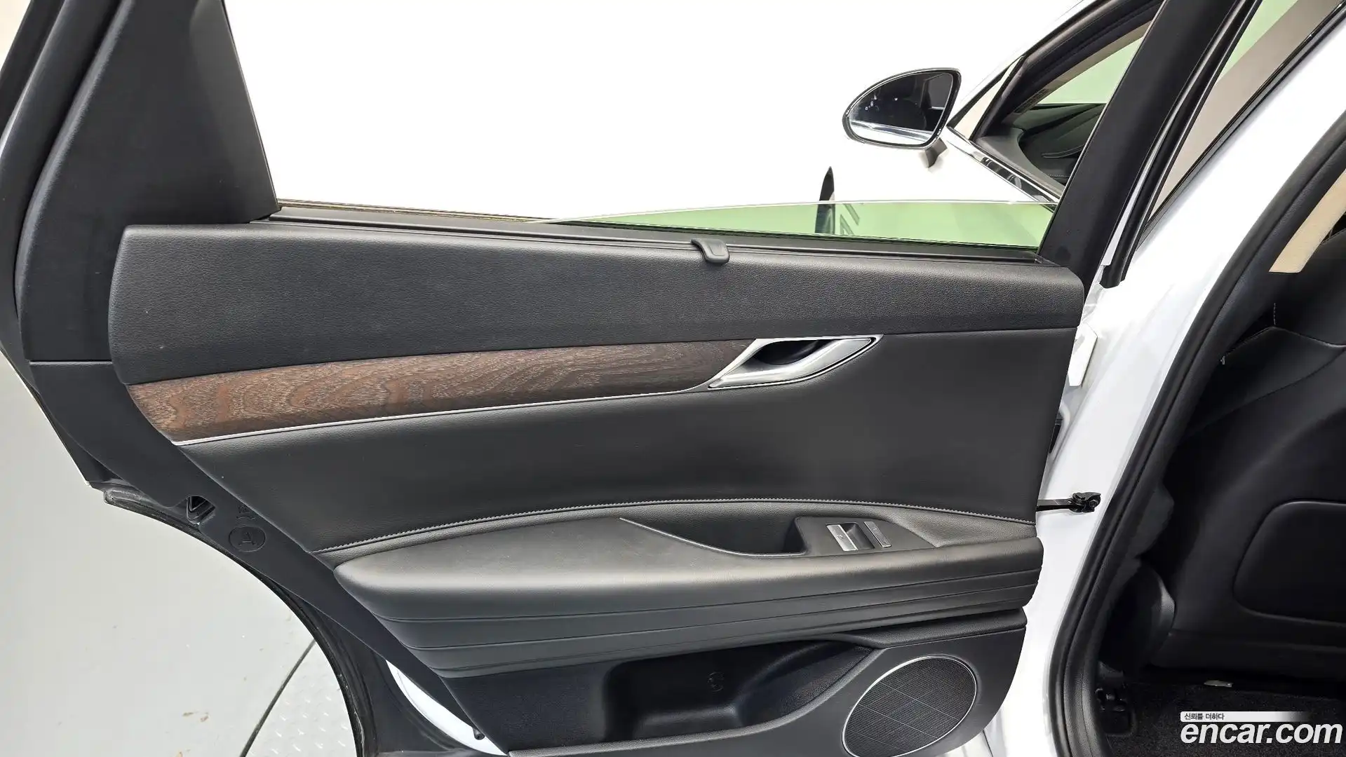 G80 Genesis 2020.4-INNER-035