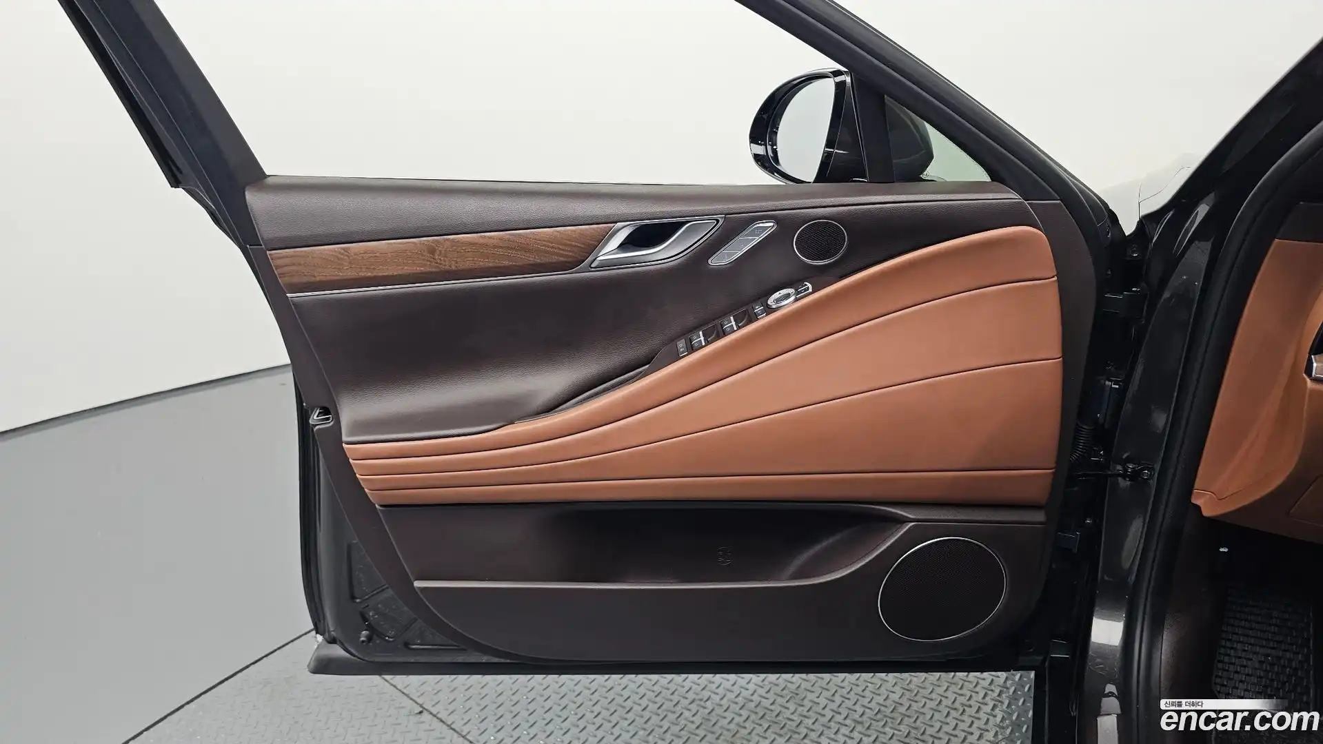 G80 Genesis 2024.0-INNER-034