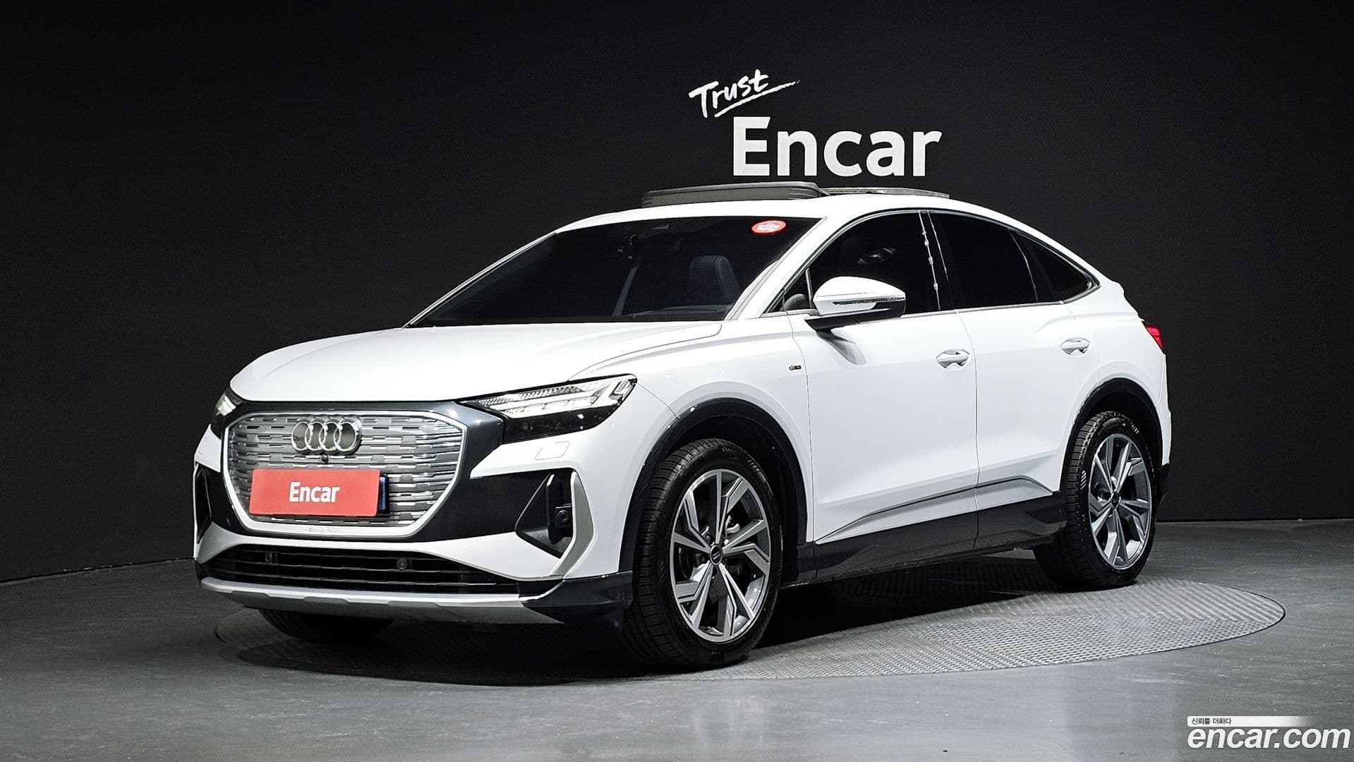 Main__Slider__Photo:Q4 e-tron Audi 2022.9-0