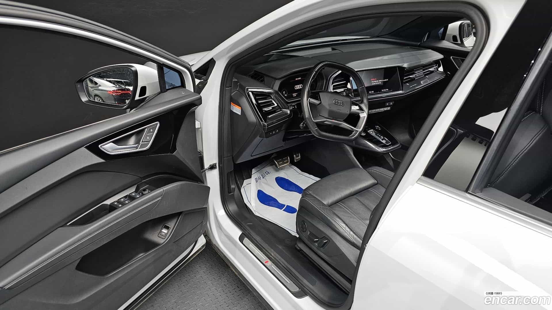 Q4 e-tron Audi 2022.9-INNER-010