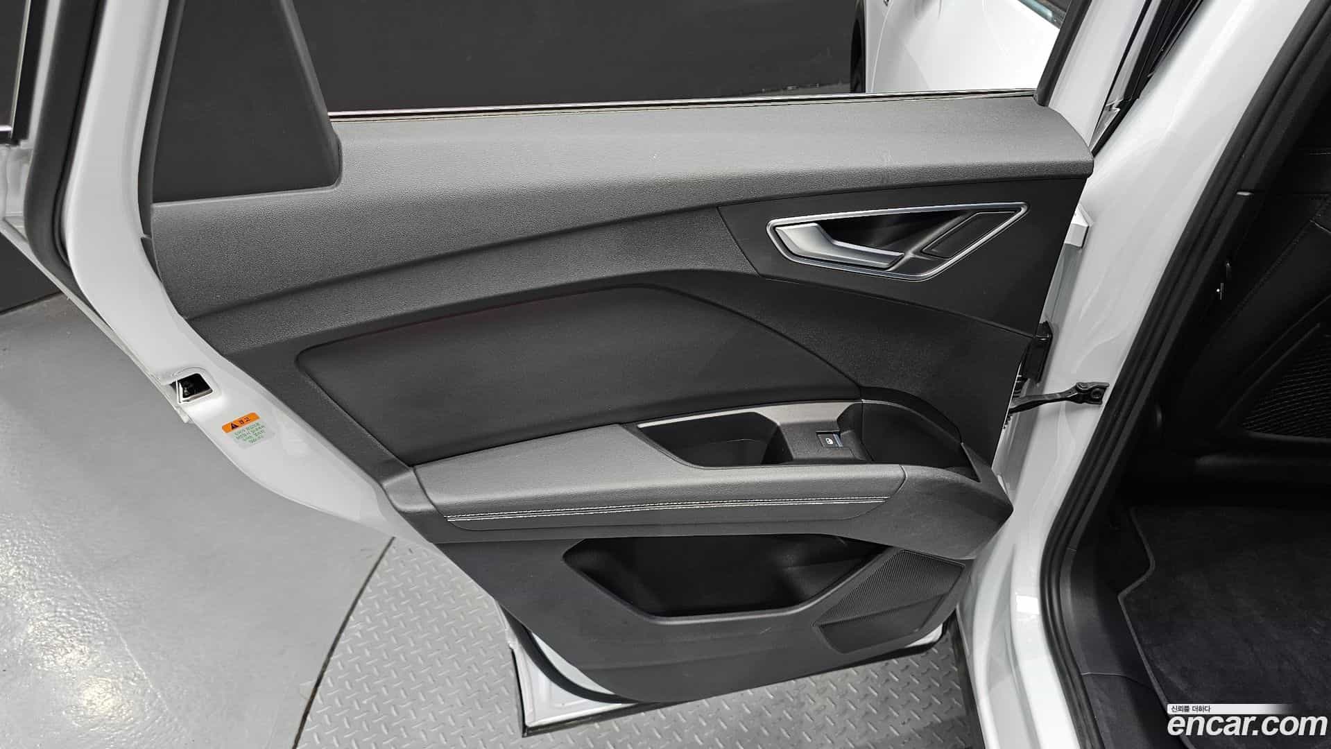 Q4 e-tron Audi 2022.9-INNER-035