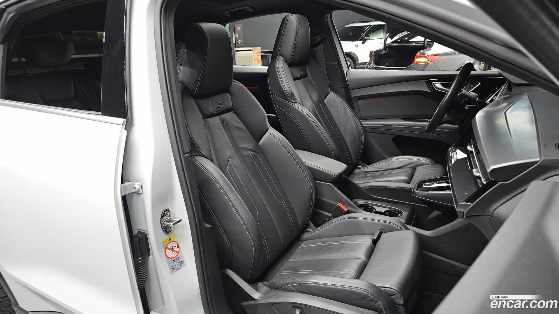 Q4 e-tron Audi 2022.9-INNER-036