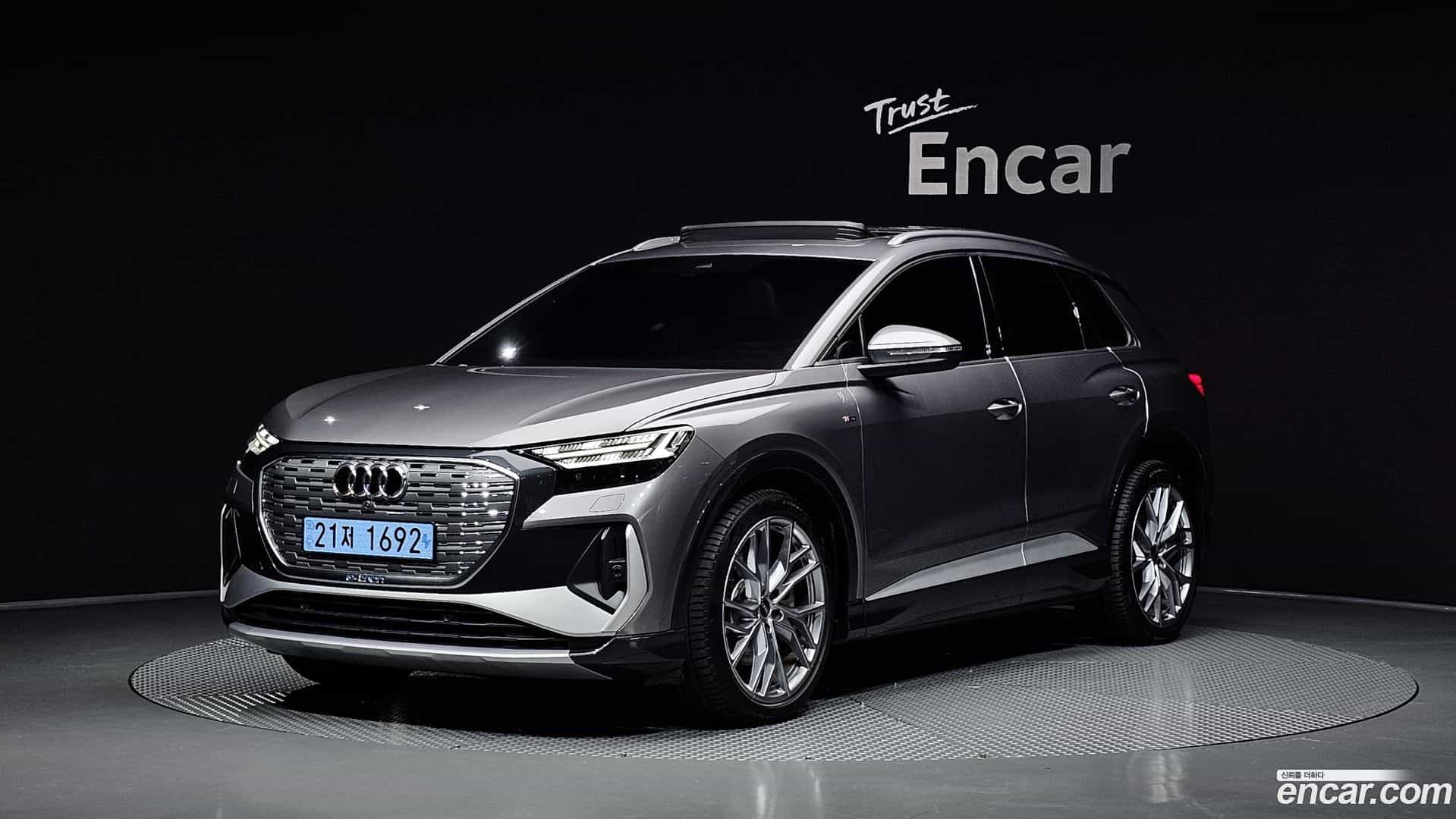 Q4 e-tron Audi 2025.8-OUTER-001