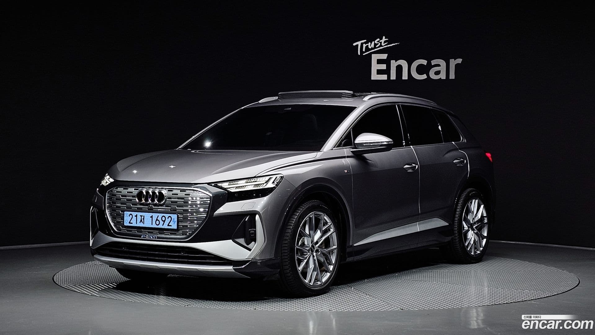 Main__Slider__Photo:Q4 e-tron Audi 2025.8-0