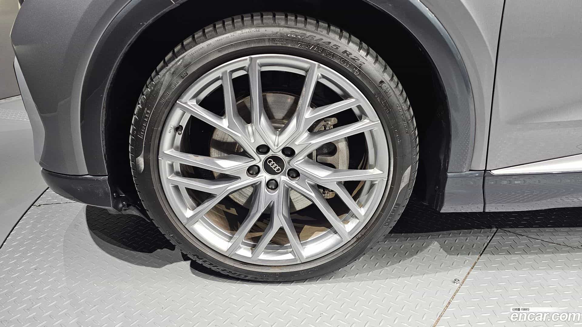 Q4 e-tron Audi 2025.8-OUTER-005