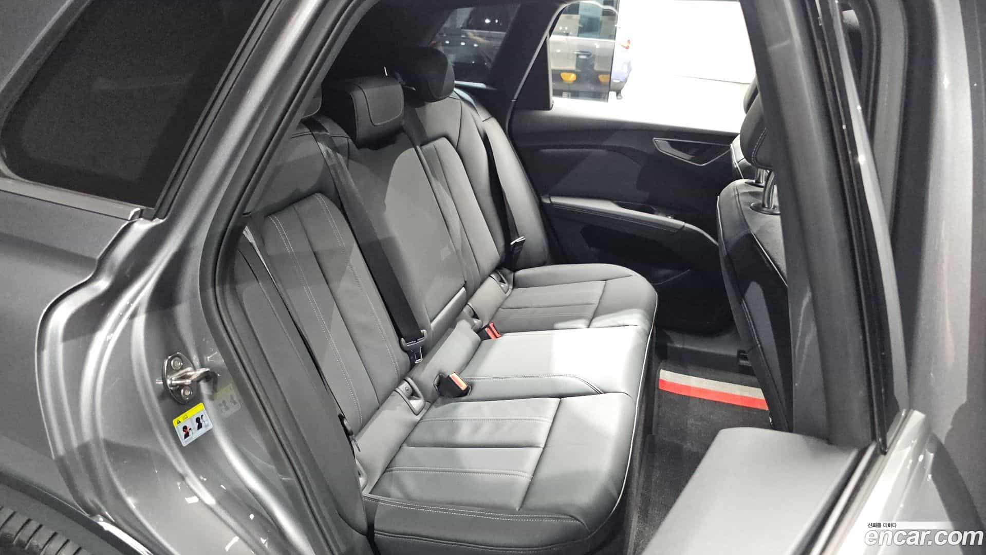 Q4 e-tron Audi 2025.8-OPTION-015