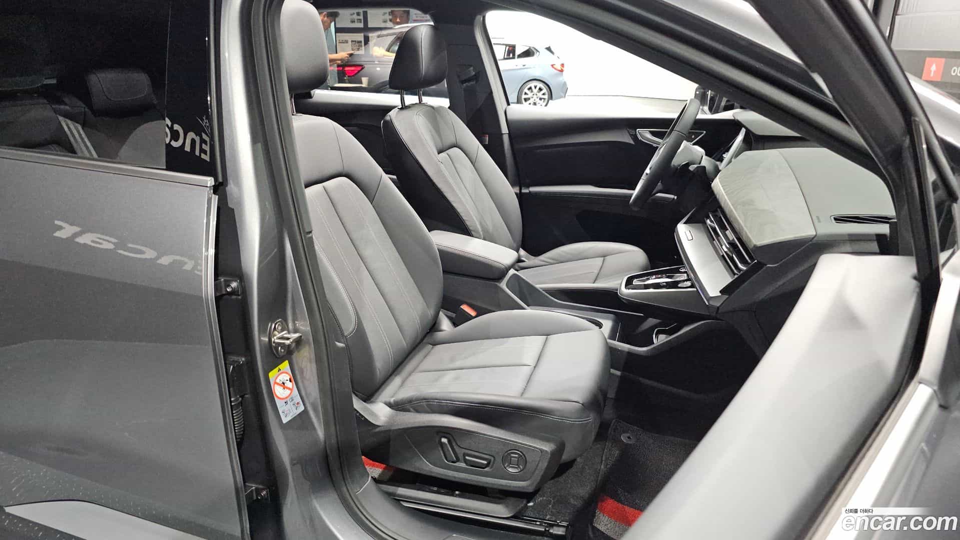 Q4 e-tron Audi 2025.8-OPTION-016