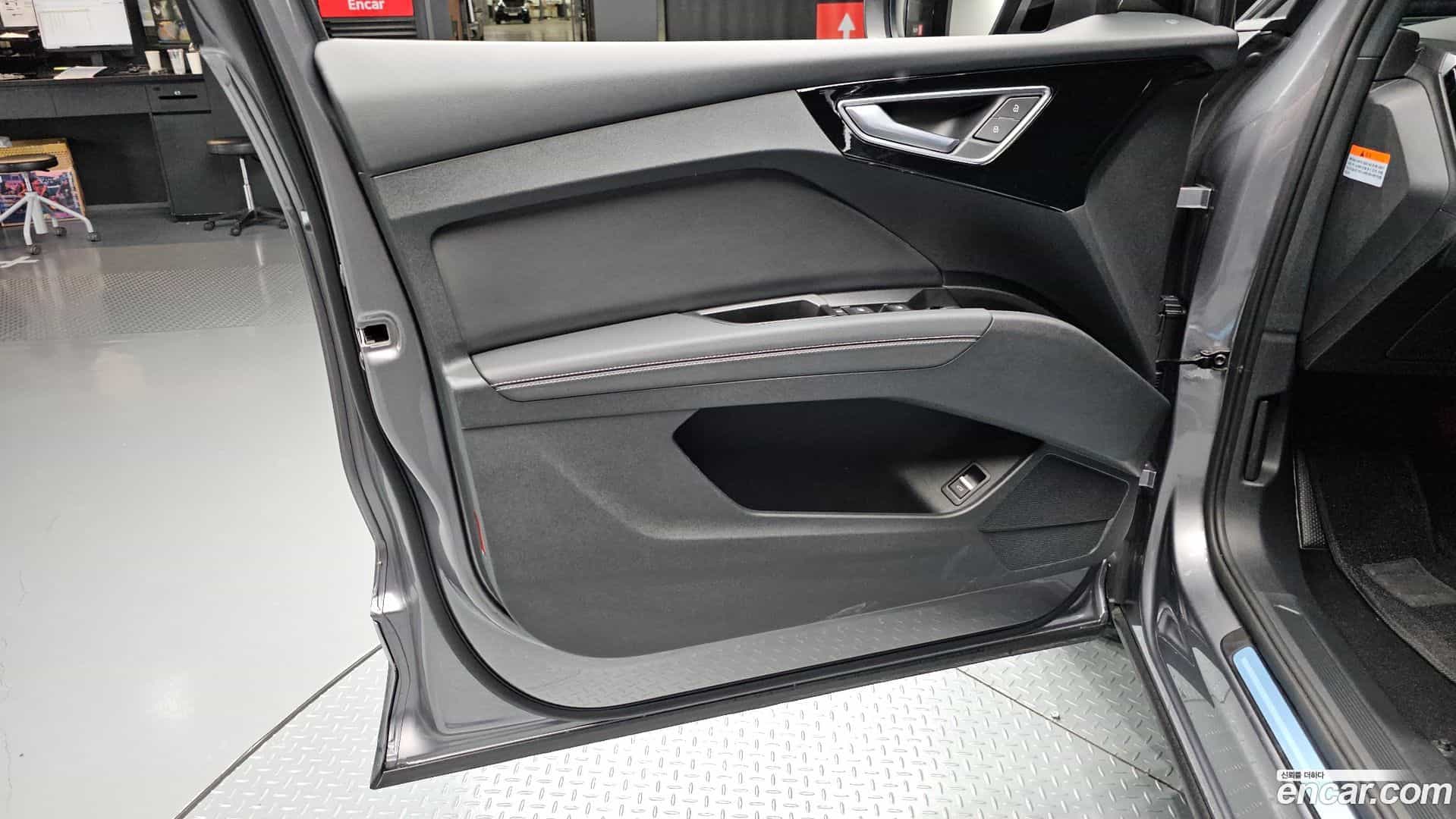 Q4 e-tron Audi 2025.8-INNER-034