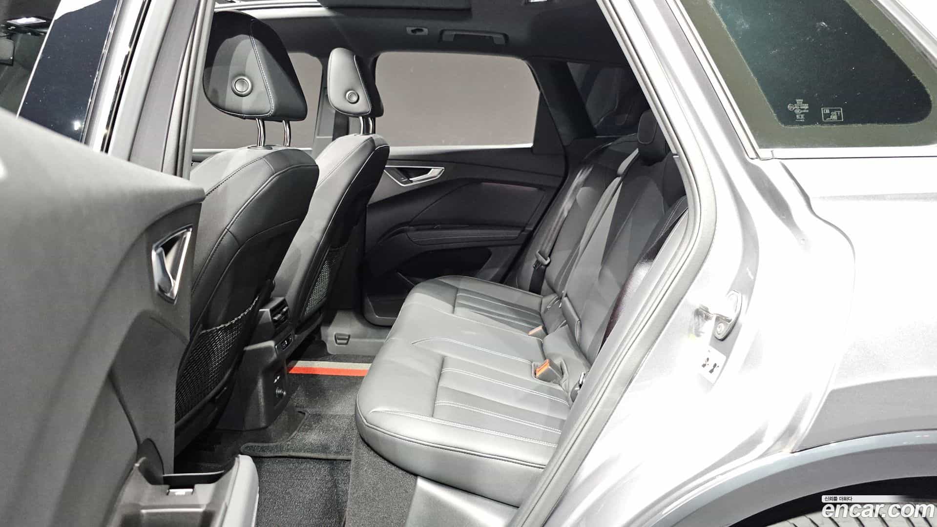 Q4 e-tron Audi 2025.8-INNER-036