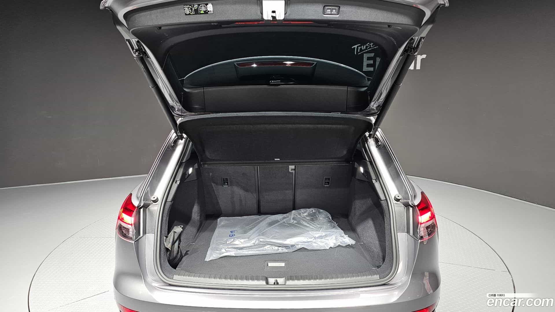 Q4 e-tron Audi 2025.8-OPTION-041