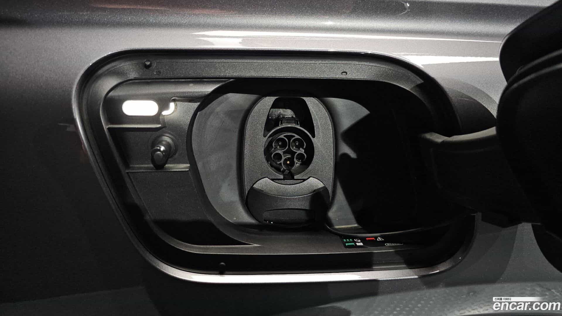 Q4 e-tron Audi 2025.8-OPTION-044