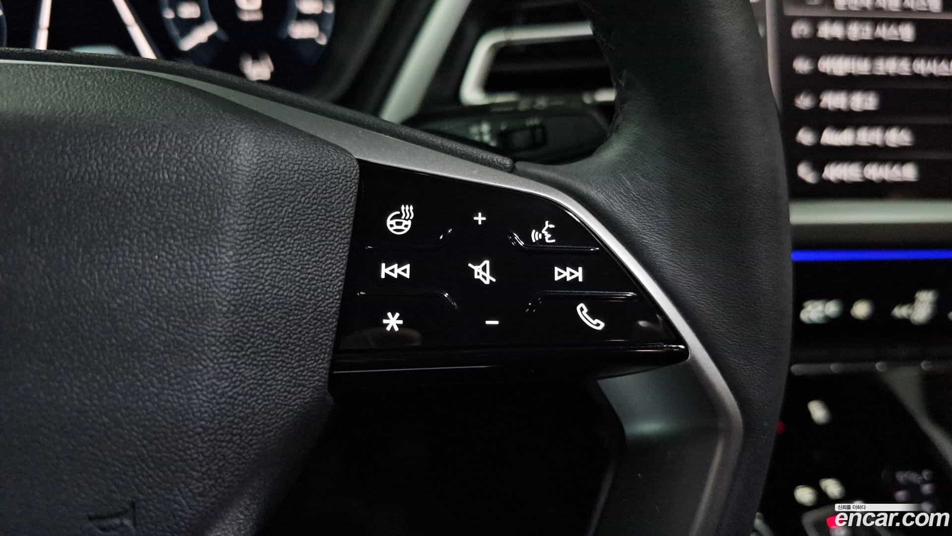 Q4 e-tron Audi 2025.8-OPTION-046