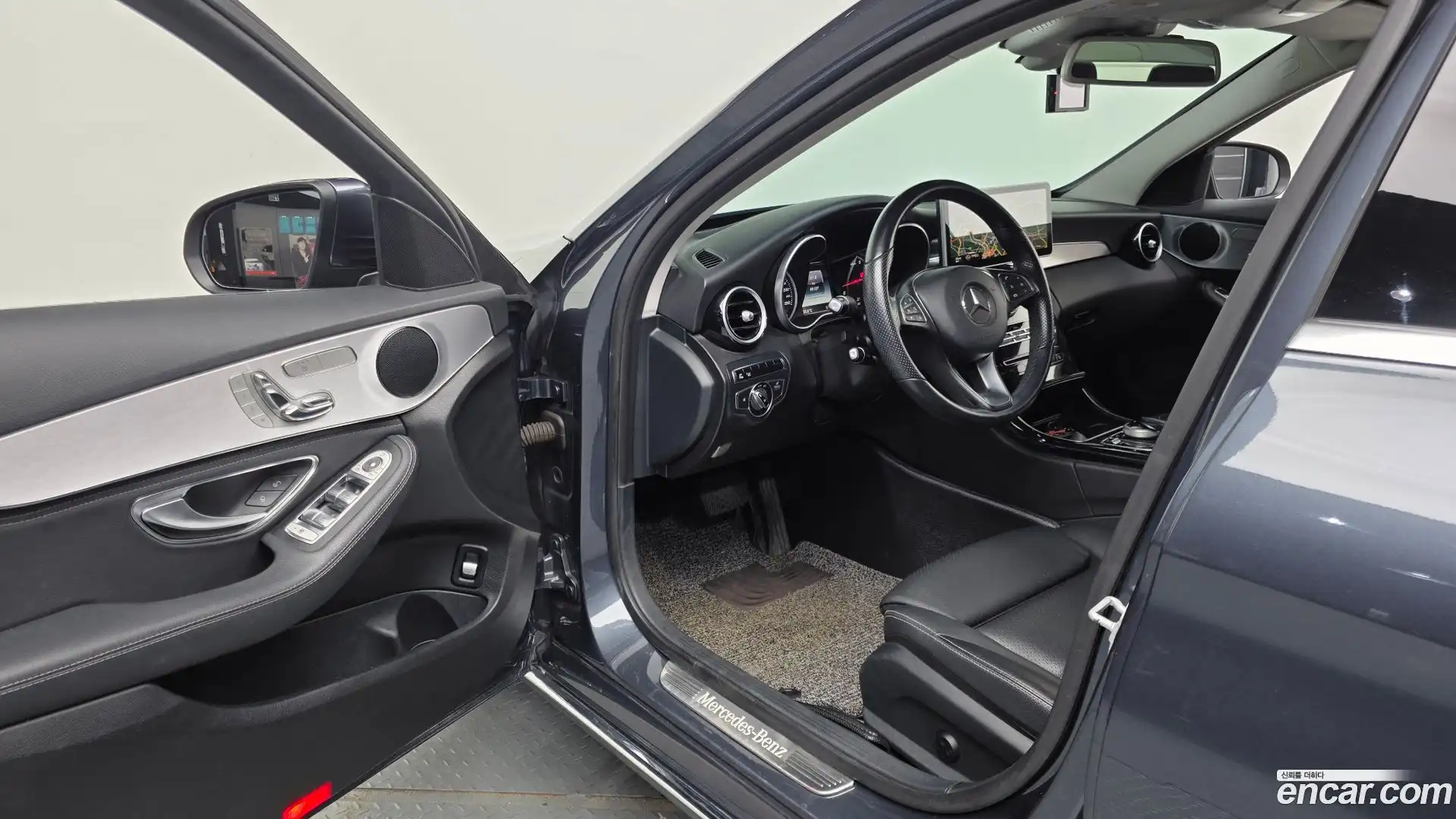 C-Class Mercedes-Benz 2015.9-INNER-010