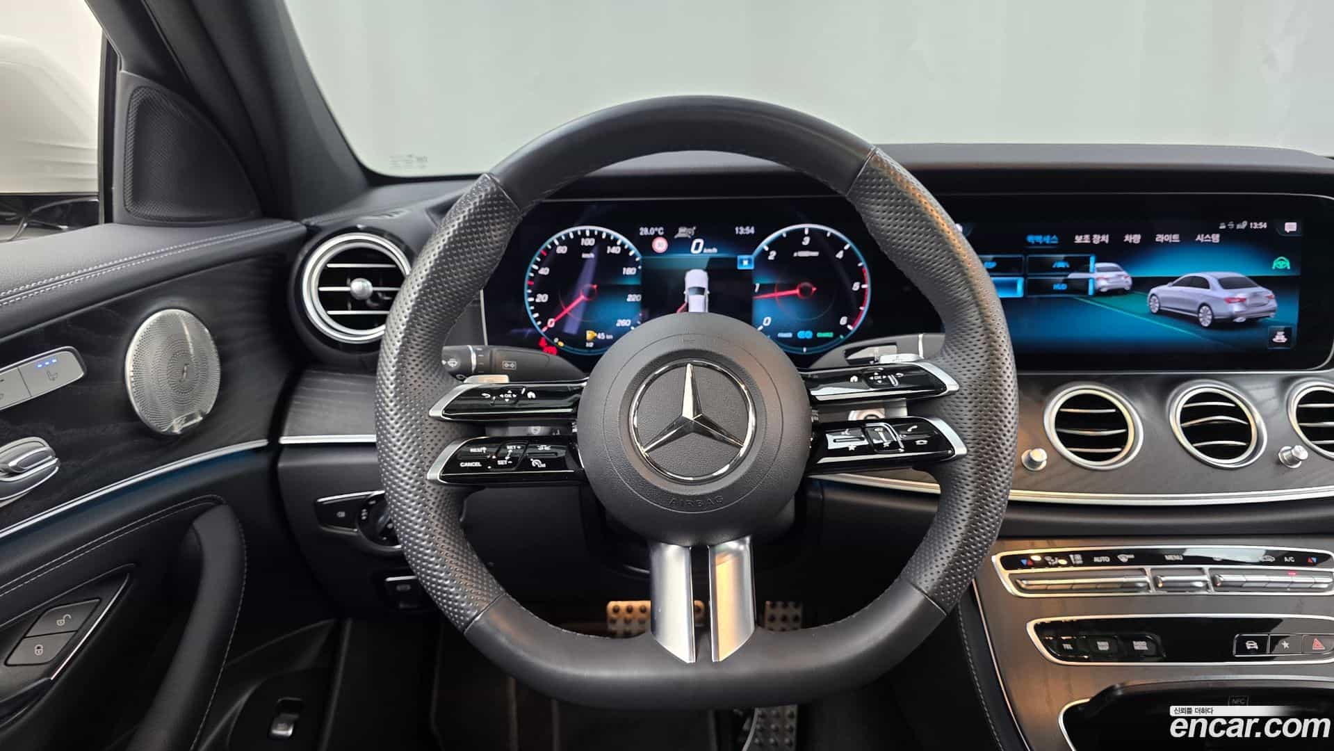 E-Class Mercedes-Benz 2023.8-OPTION-016