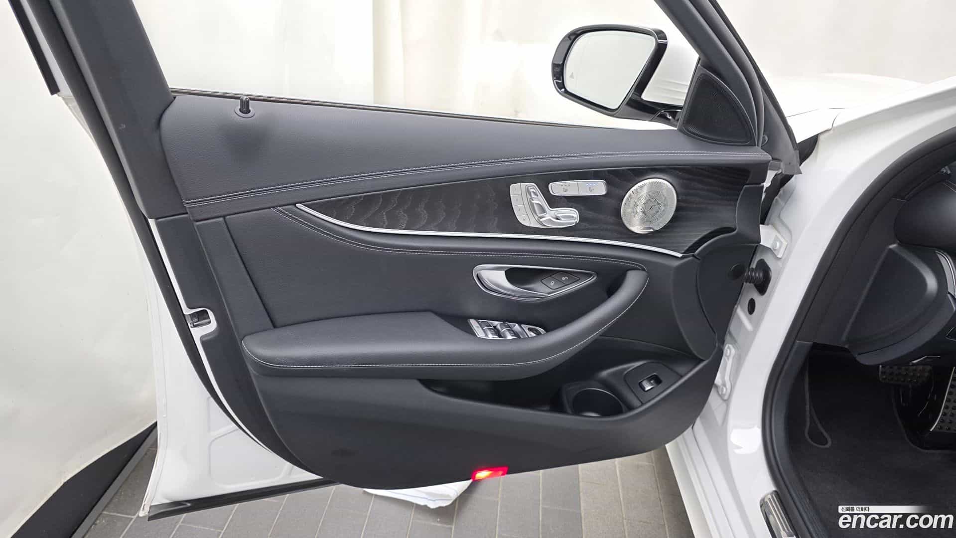 E-Class Mercedes-Benz 2023.8-INNER-034