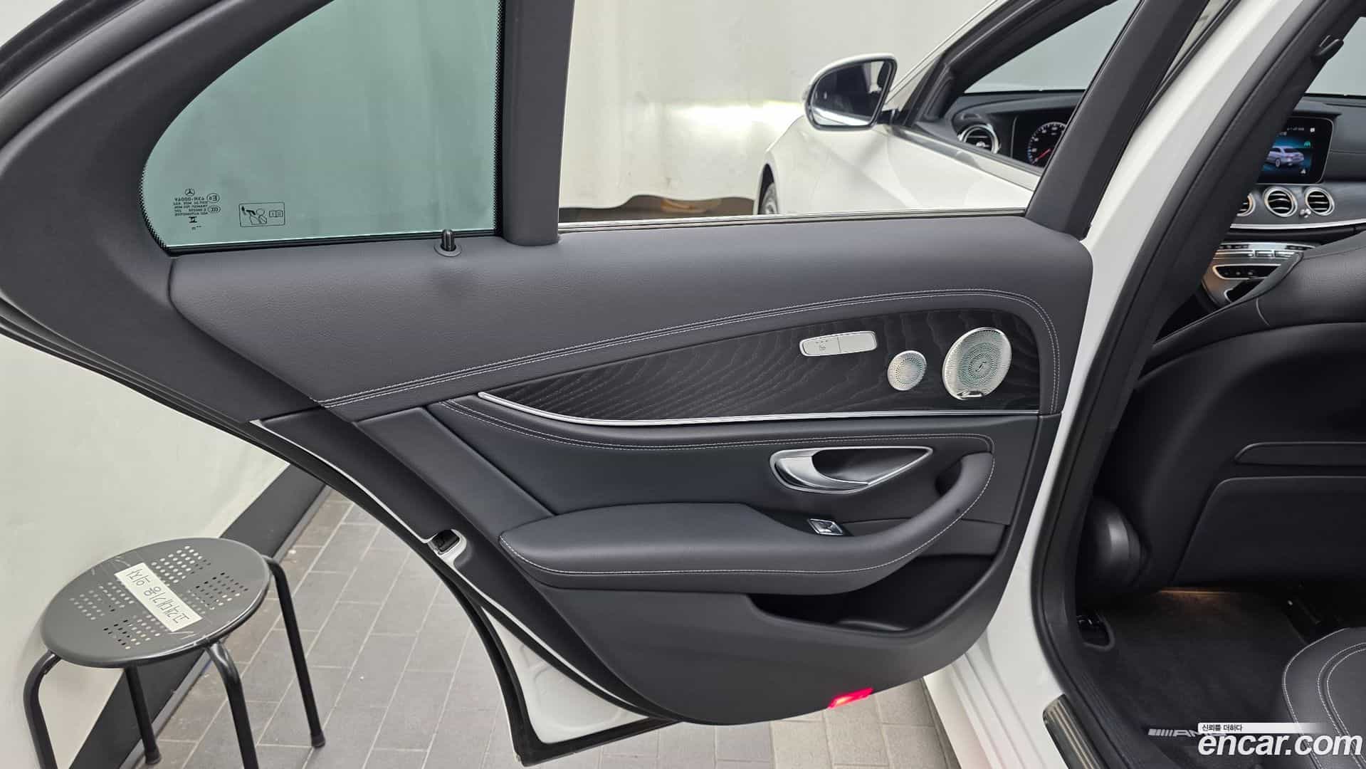 E-Class Mercedes-Benz 2023.8-INNER-035