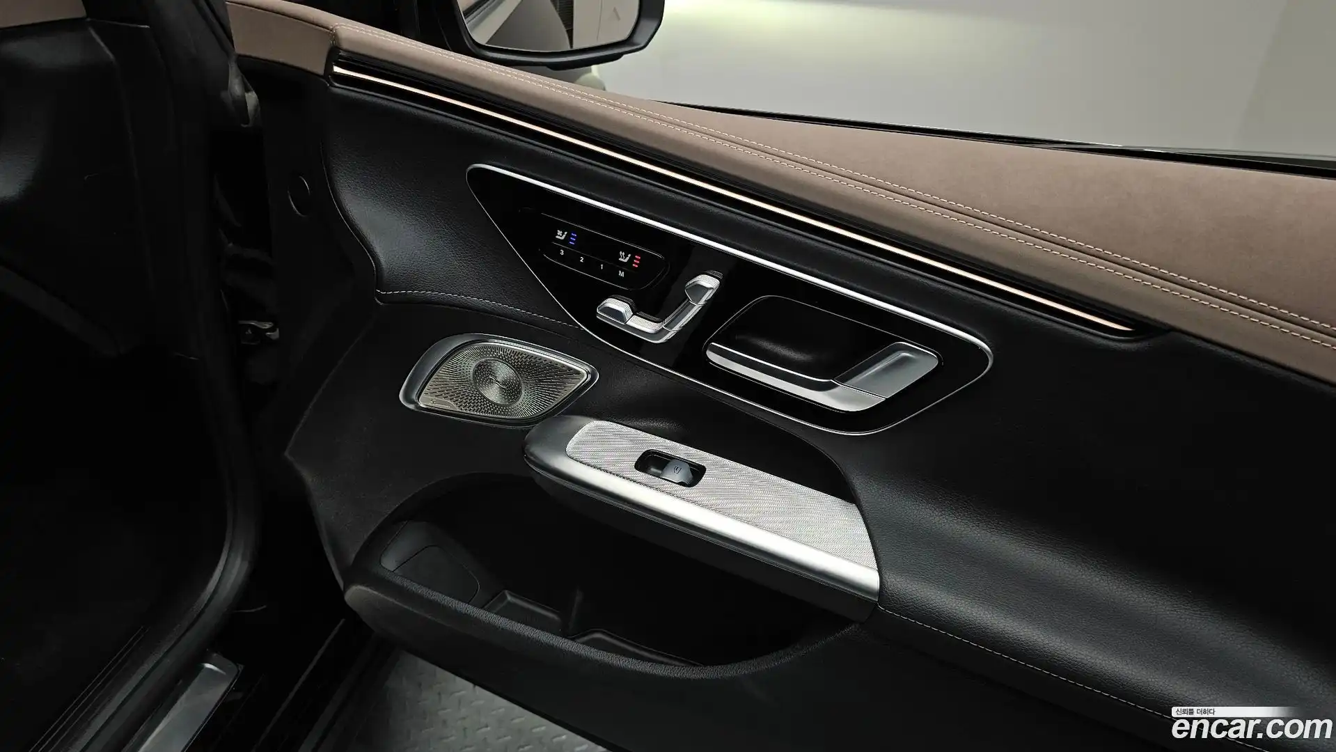 EQE Mercedes-Benz 2023.2-INNER-034