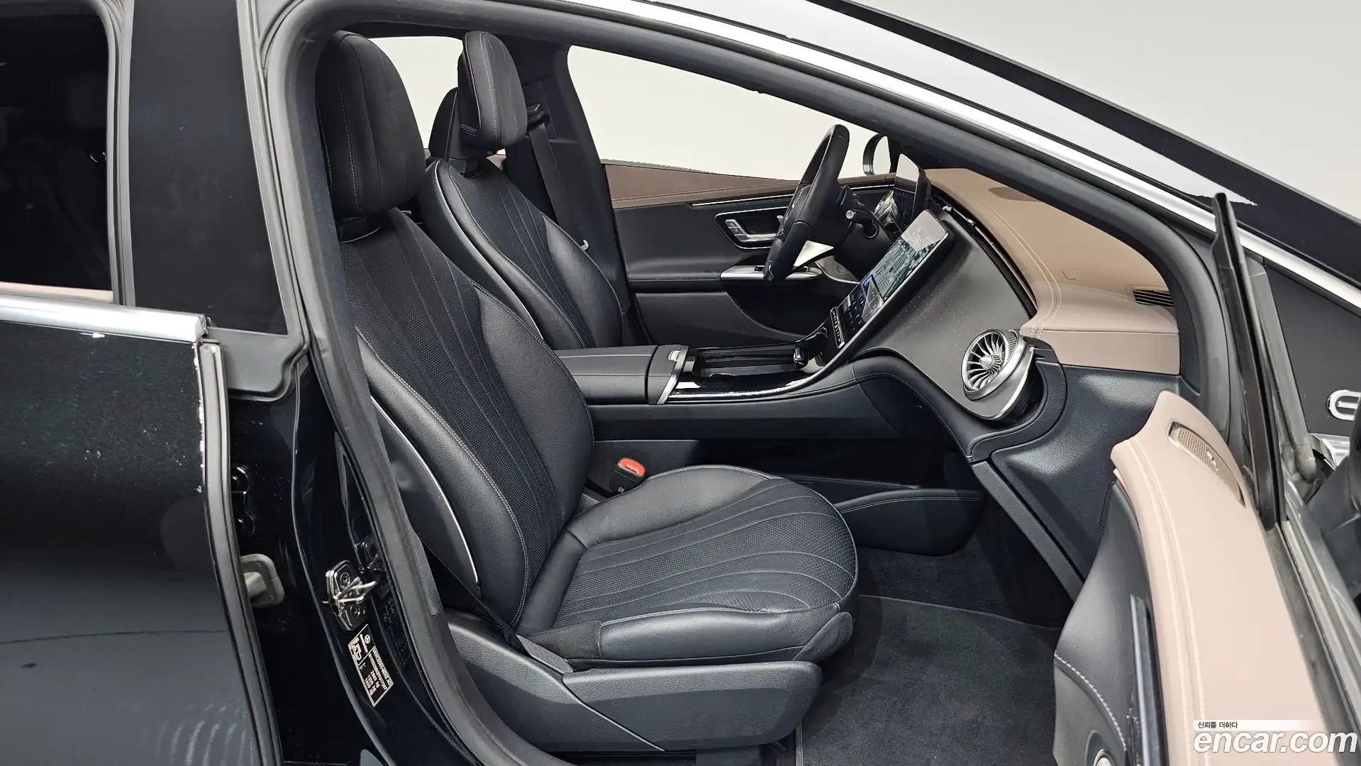 EQE Mercedes-Benz 2023.2-INNER-036