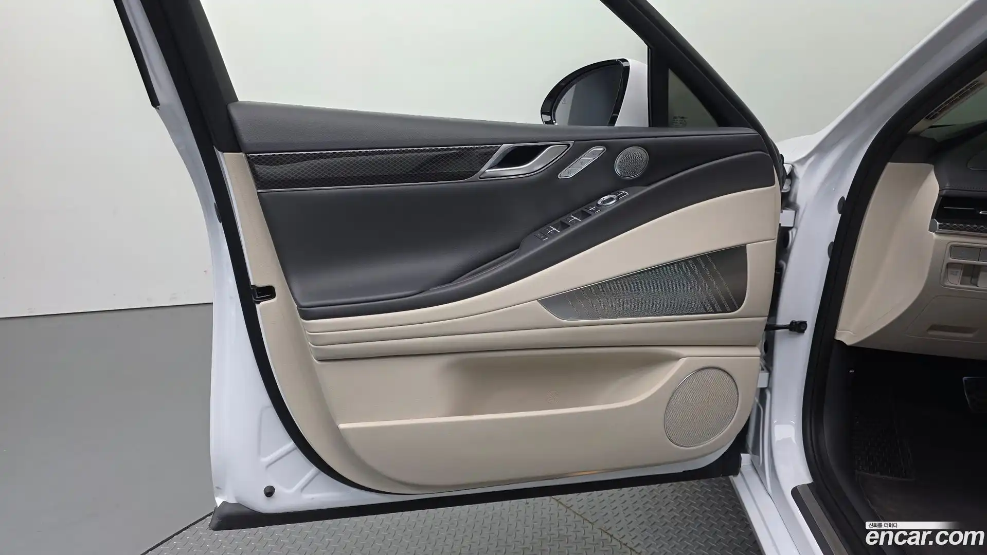 G80 Genesis 2023.10-INNER-034