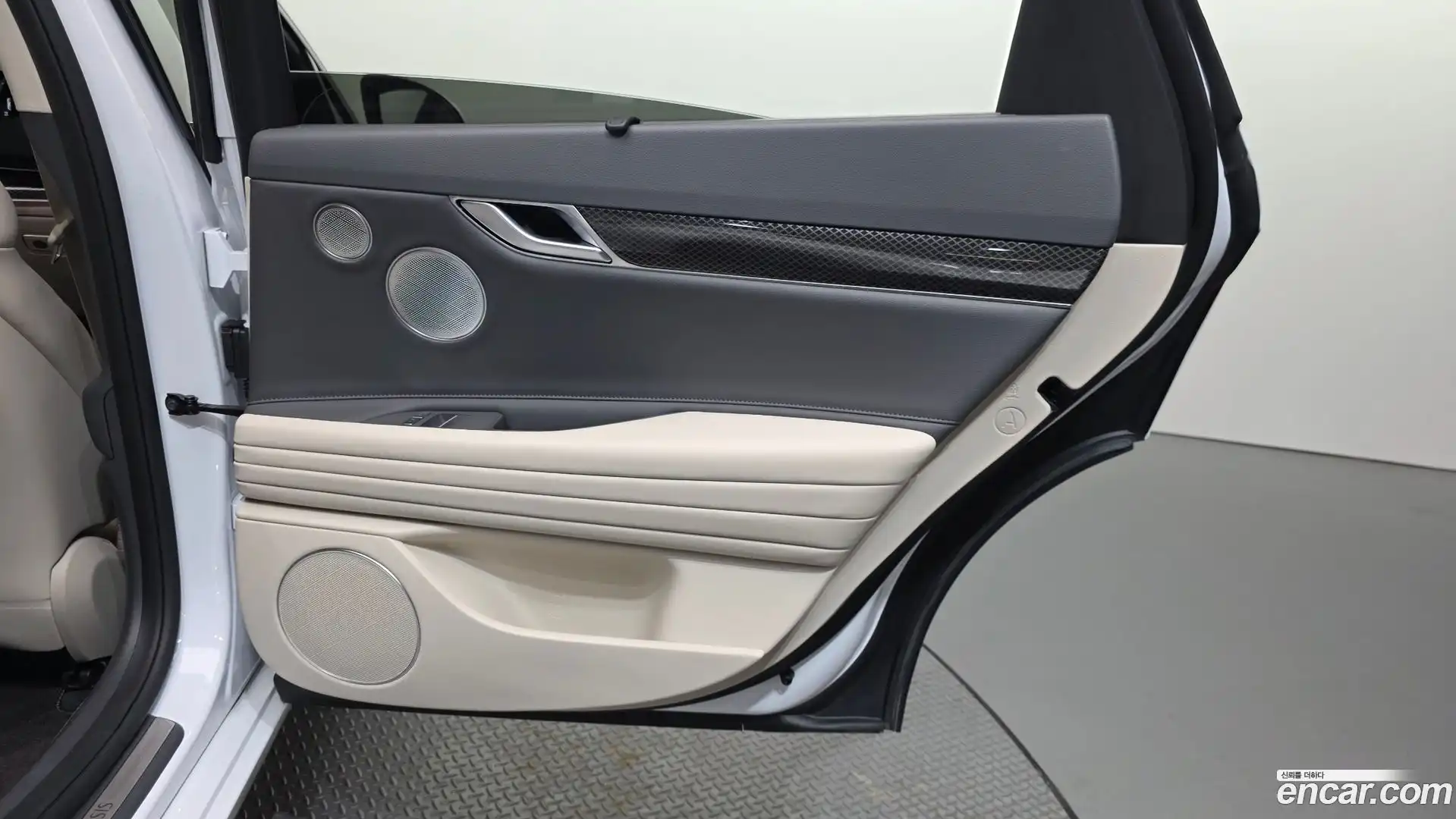 G80 Genesis 2023.10-INNER-035