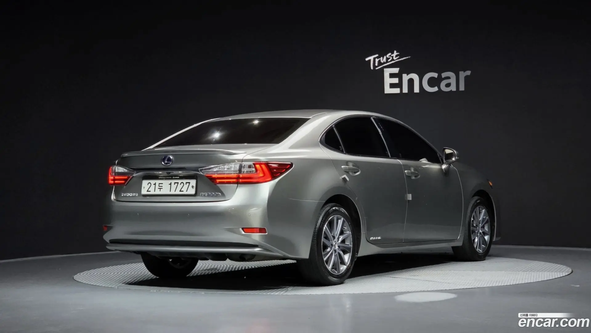 Main__Slider__Photo:ES Lexus 2017.11-1