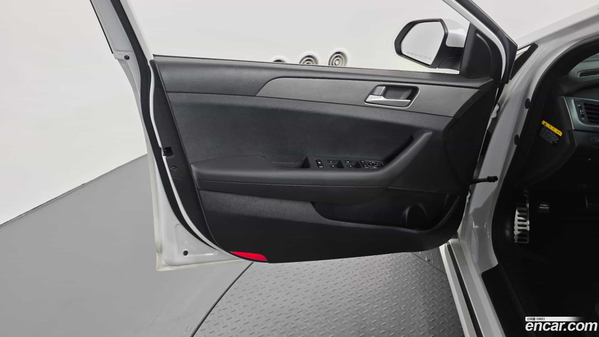 Sonata Hyundai 2015.9-INNER-034