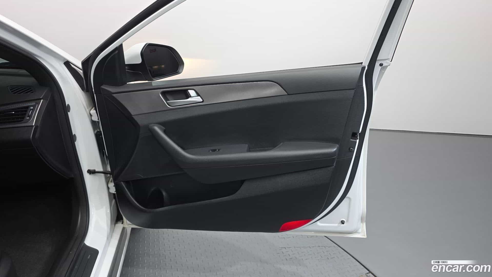 Sonata Hyundai 2015.9-INNER-035