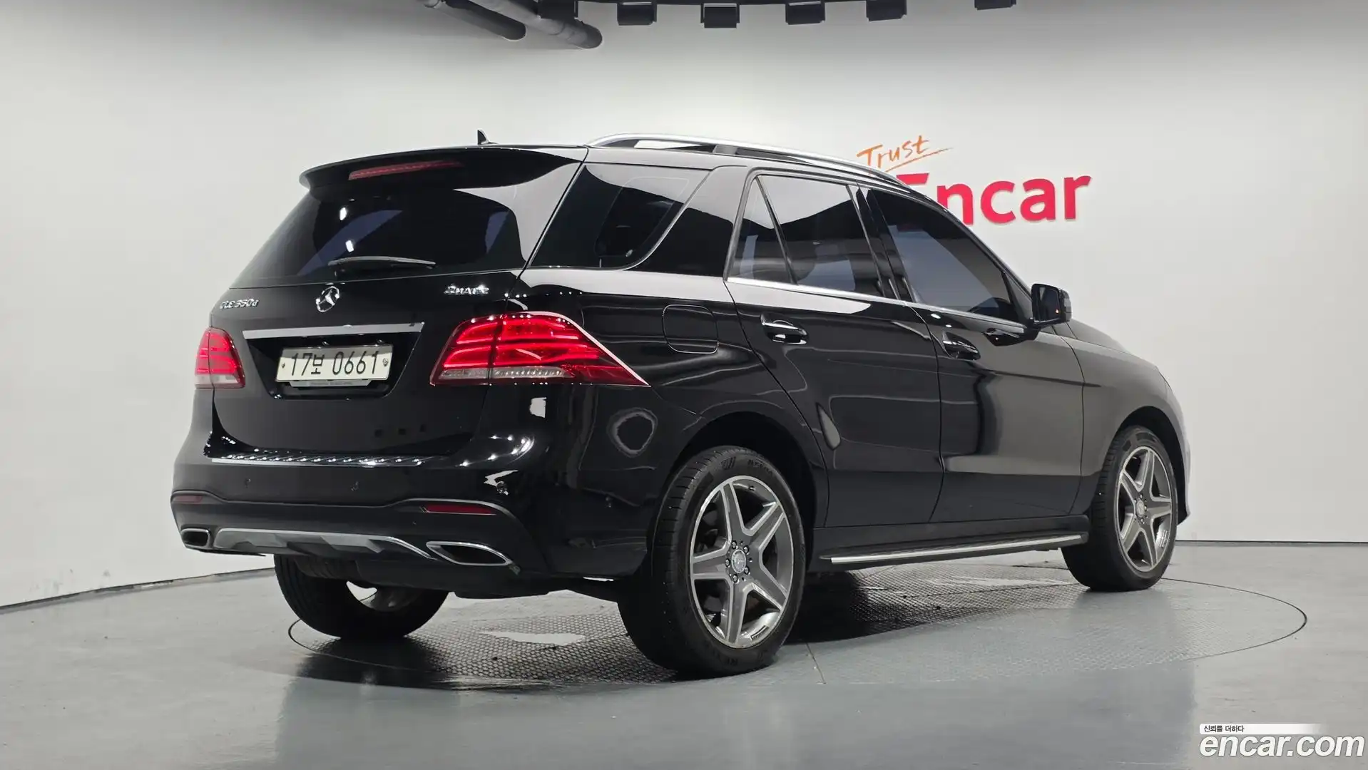 GLE-Class Mercedes-Benz 2016.4-OUTER-002