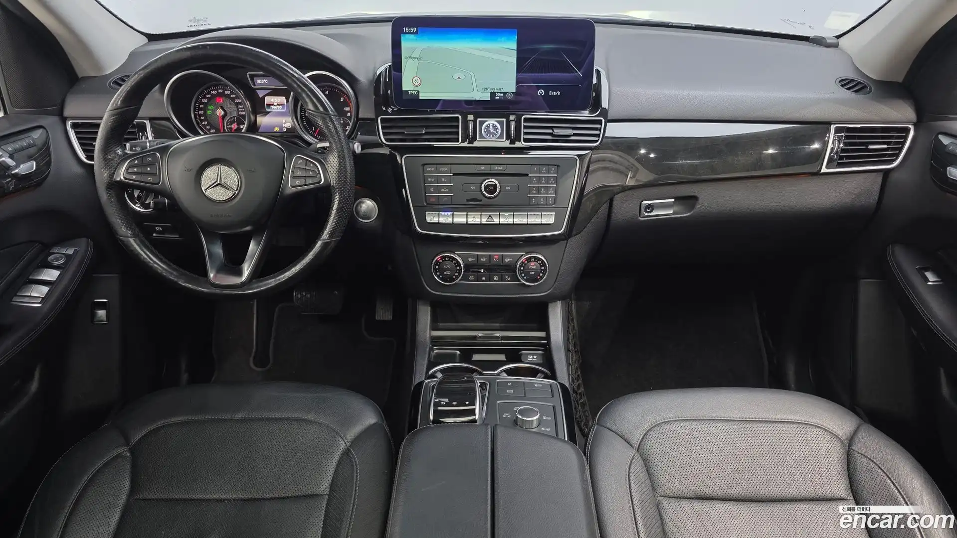 GLE-Class Mercedes-Benz 2016.4-INNER-007