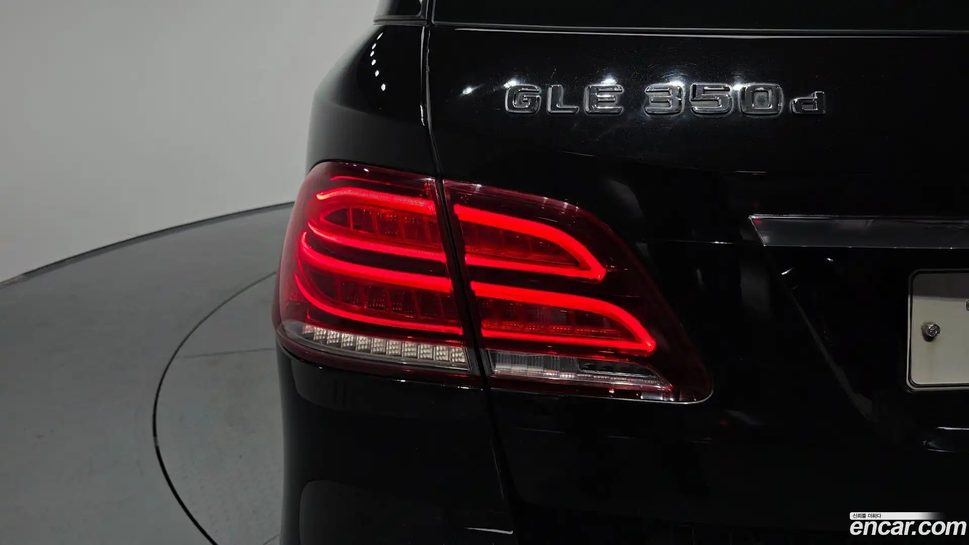 GLE-Class Mercedes-Benz 2016.4-OUTER-033