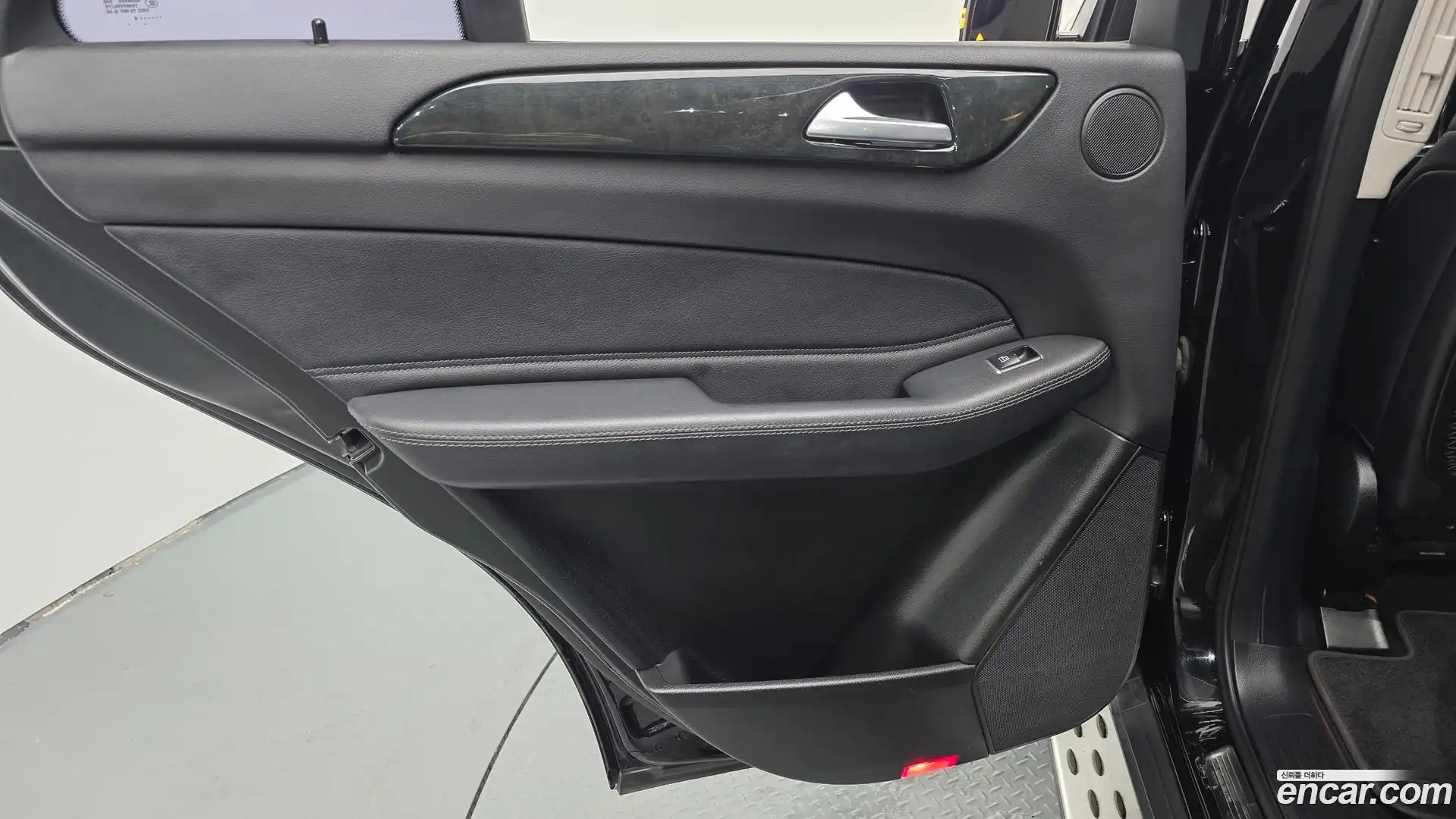 GLE-Class Mercedes-Benz 2016.4-INNER-035