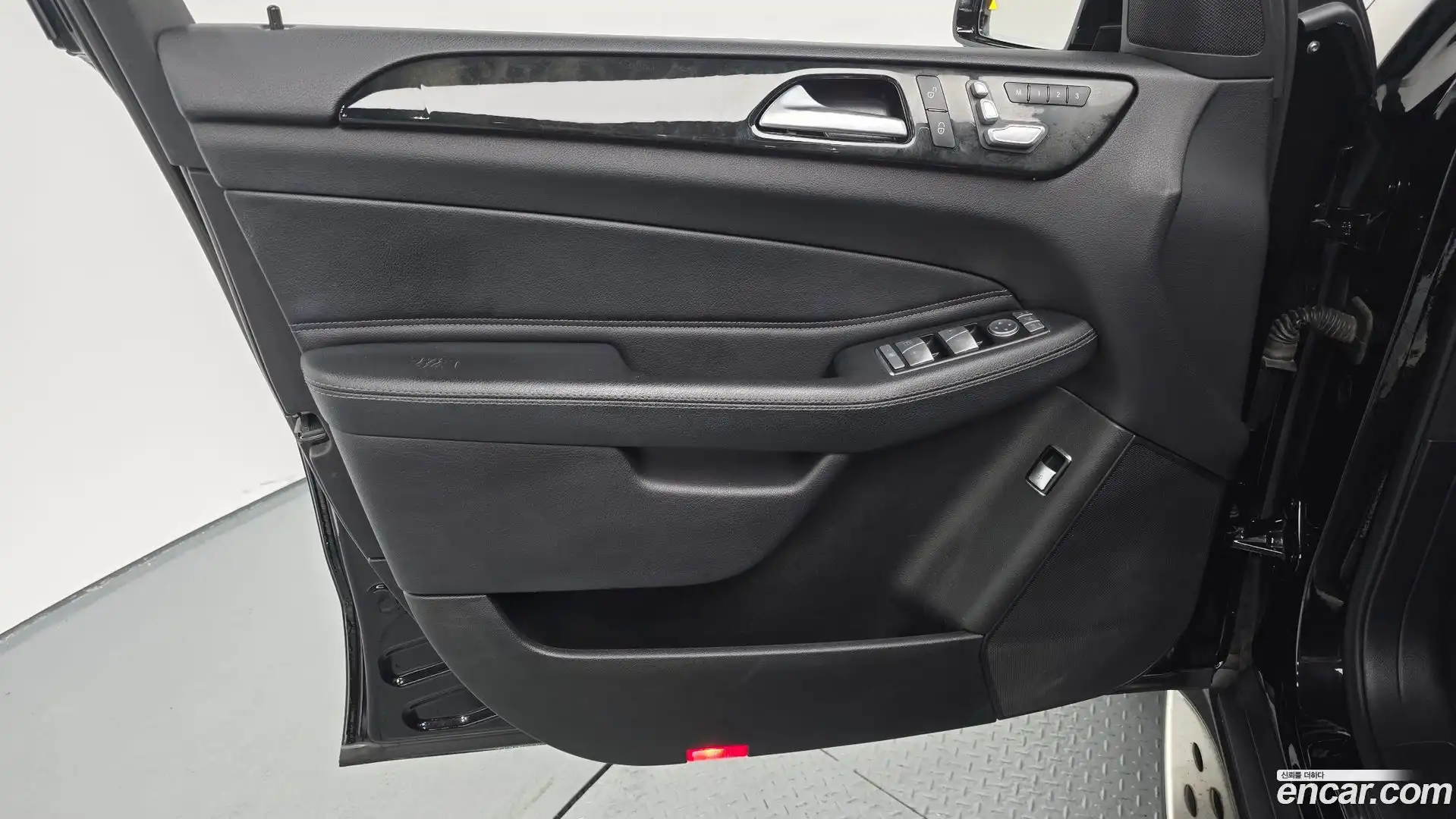 GLE-Class Mercedes-Benz 2016.4-OPTION-040