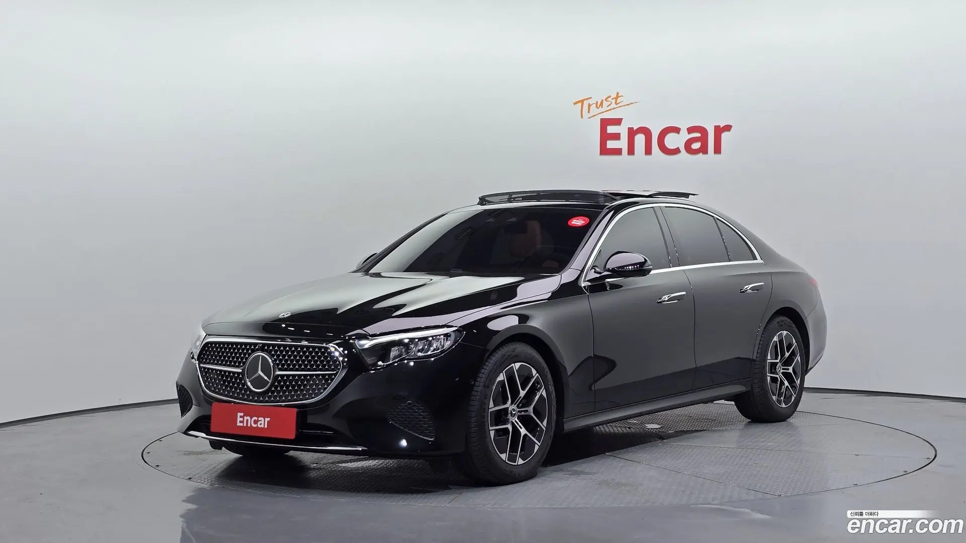 Main__Slider__Photo:E-Class Mercedes-Benz 2025.7-0