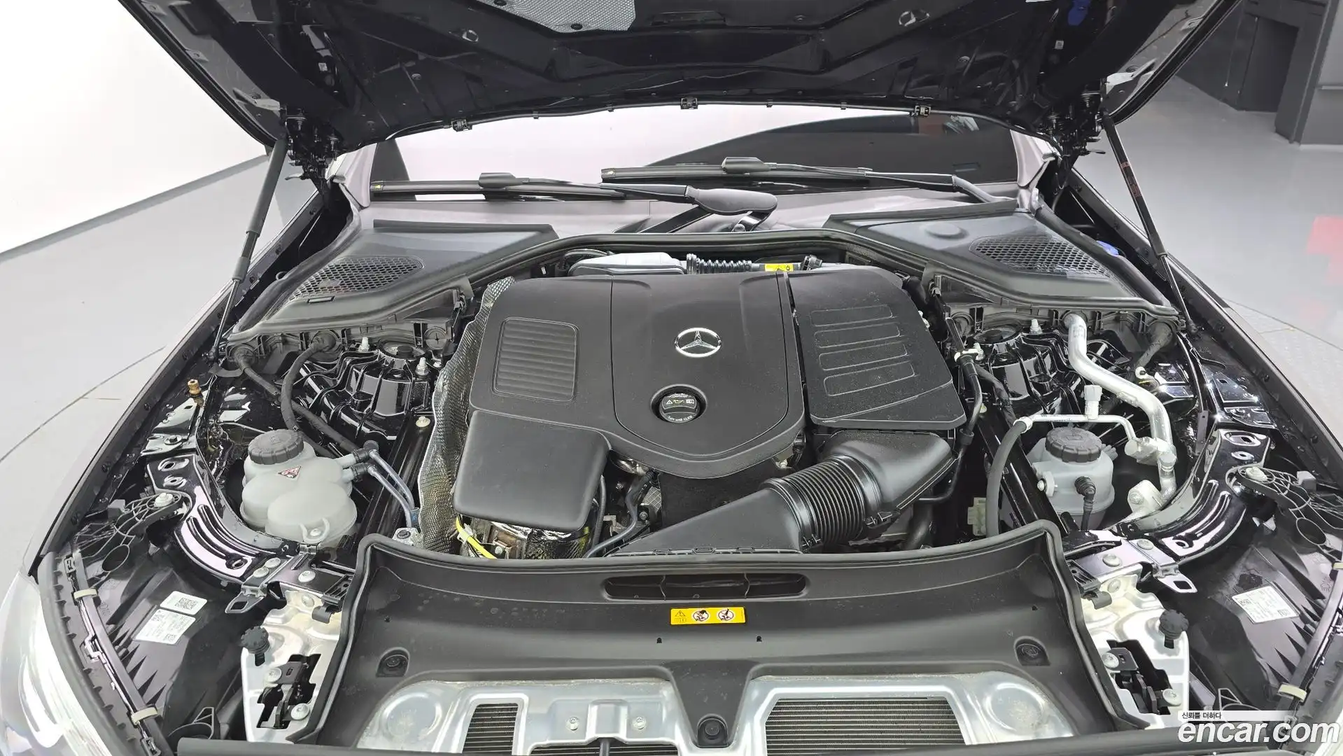 E-Class Mercedes-Benz 2025.7-OUTER-006