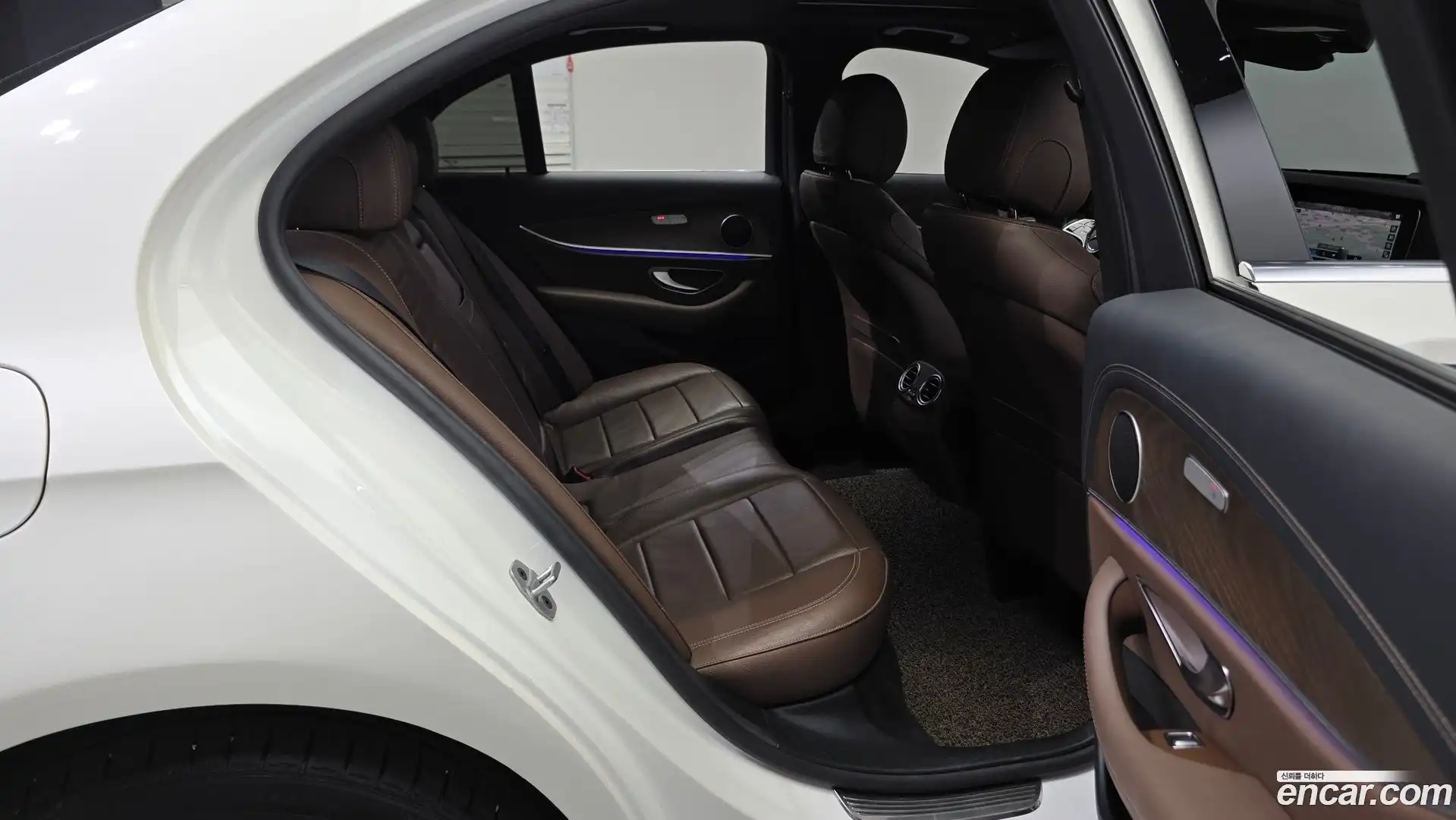 E-Class Mercedes-Benz 2021.6-OPTION-015