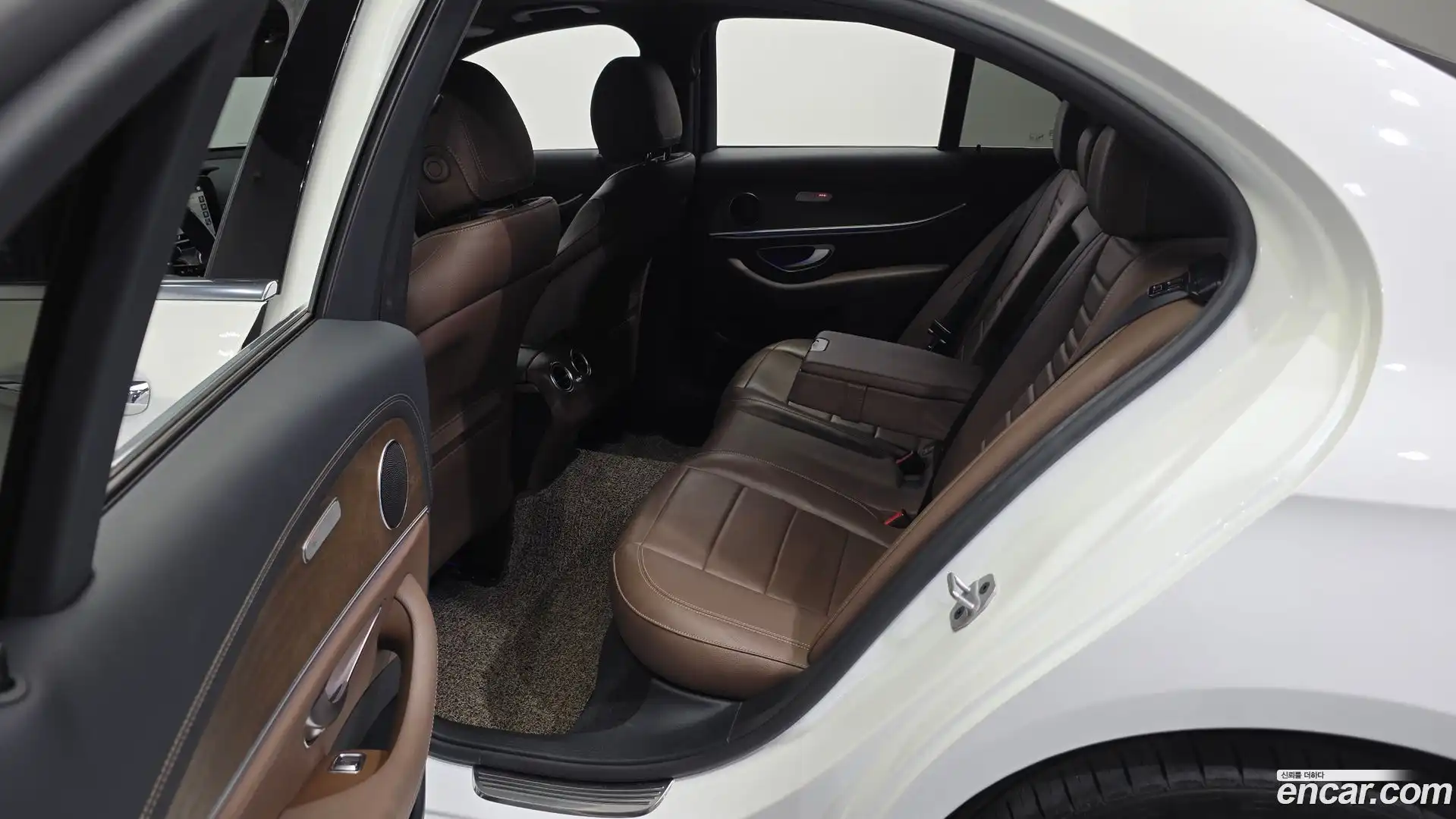 E-Class Mercedes-Benz 2021.6-OPTION-016