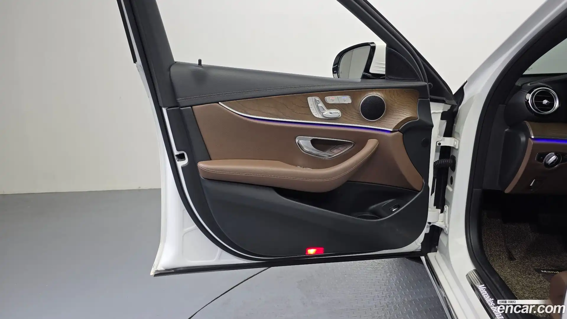 E-Class Mercedes-Benz 2021.6-INNER-034