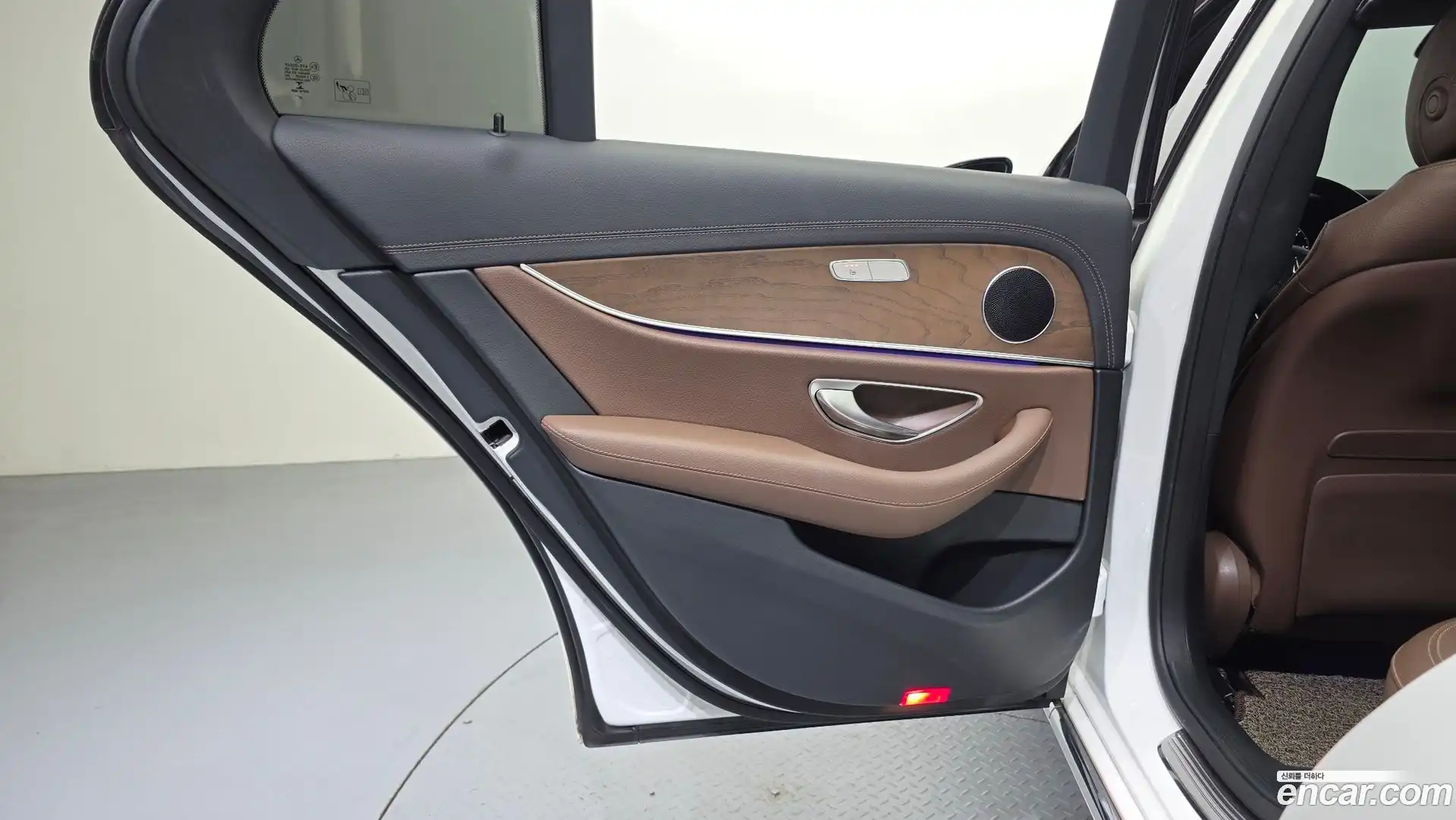 E-Class Mercedes-Benz 2021.6-INNER-035