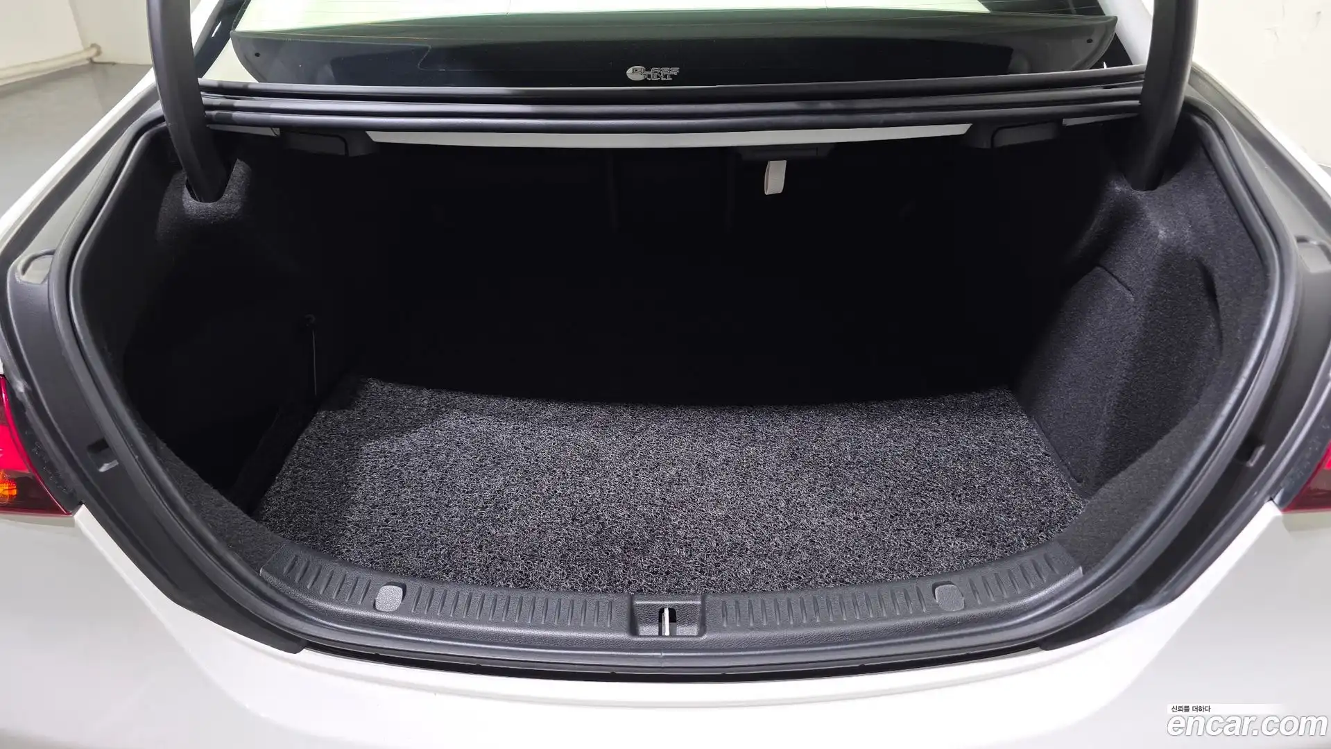 E-Class Mercedes-Benz 2021.6-OPTION-045
