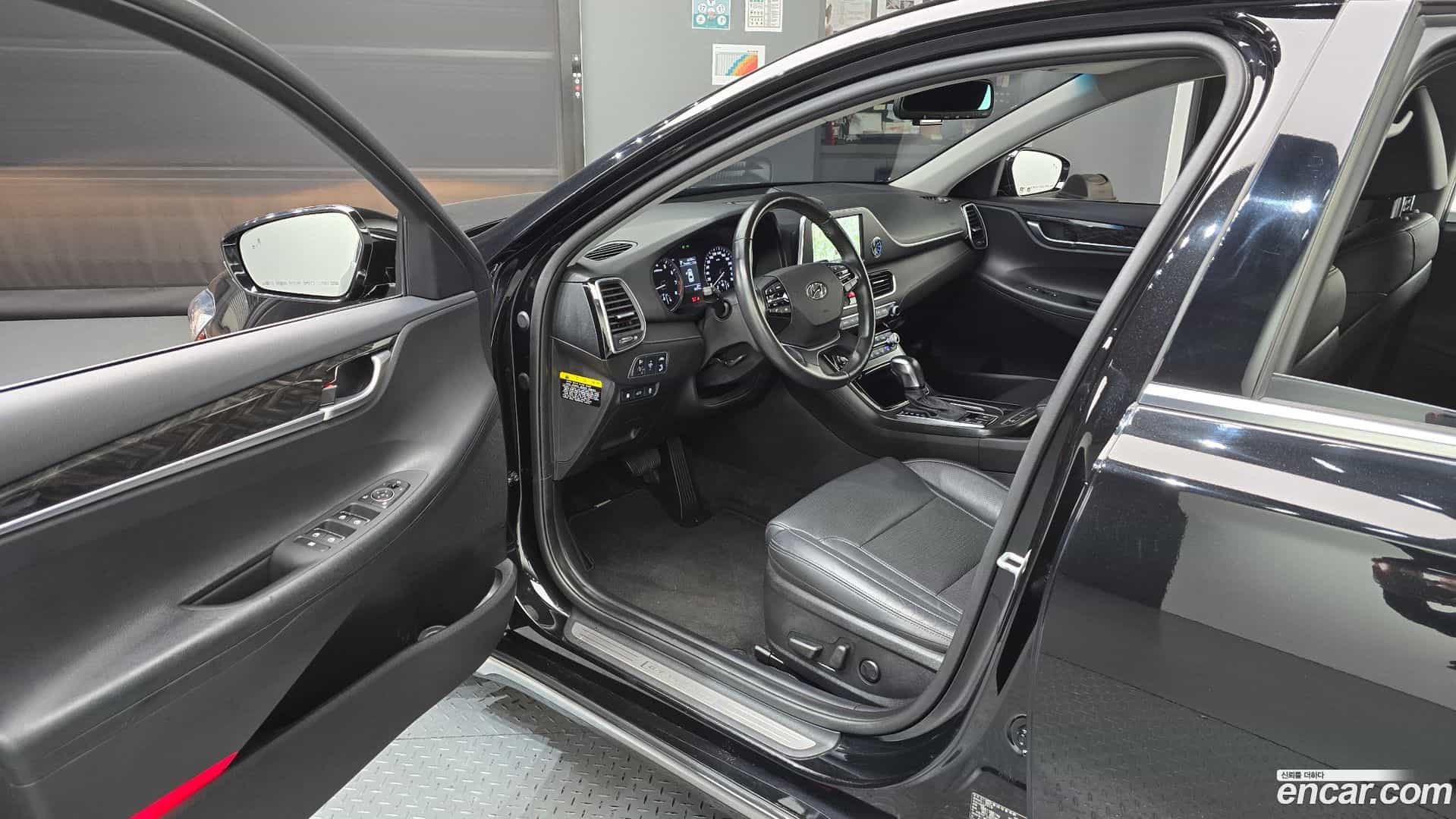 Grandeur Hyundai 2019.10-INNER-010