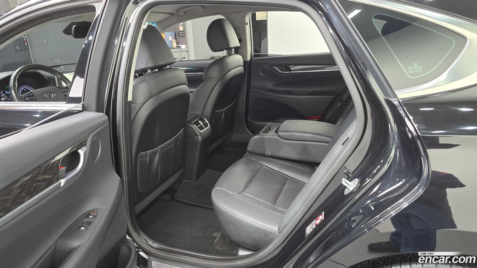 Grandeur Hyundai 2019.10-INNER-036